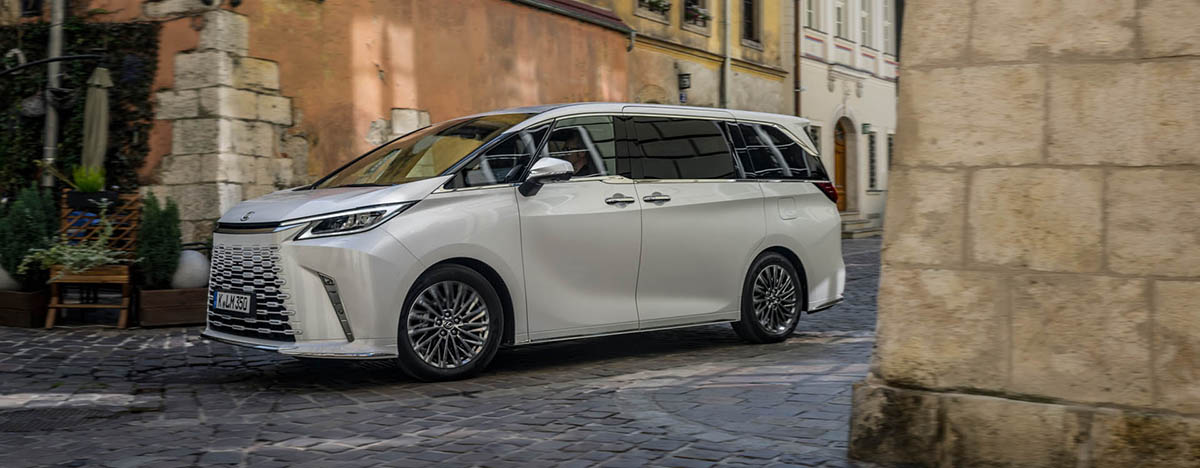 Lexus LM nyito