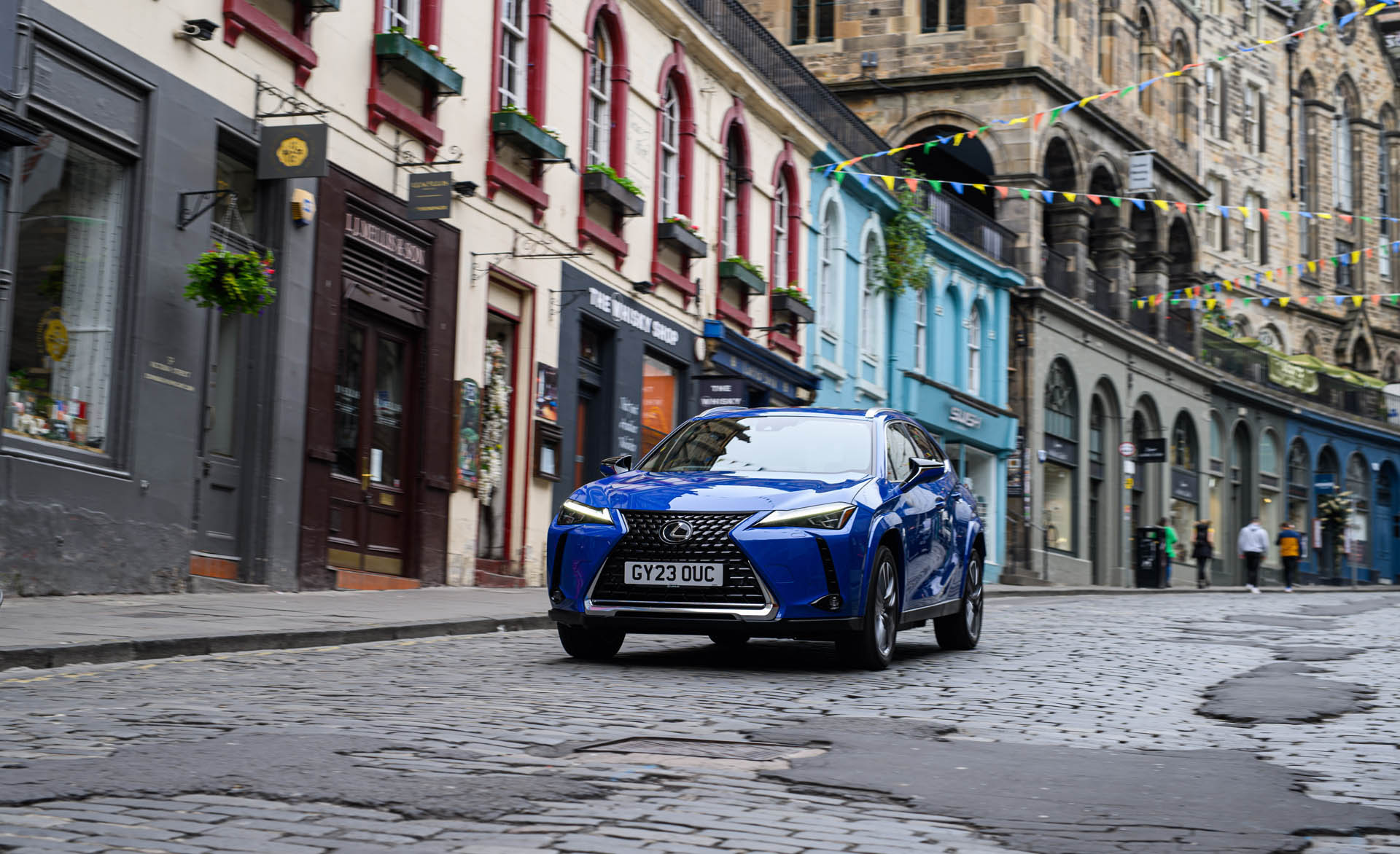 lexus ux300e my23 01