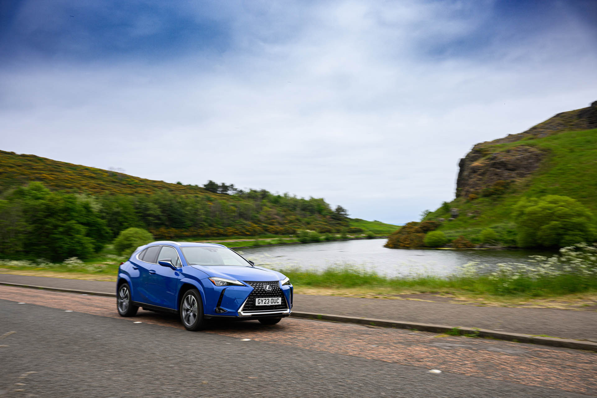 lexus ux300e my23 04