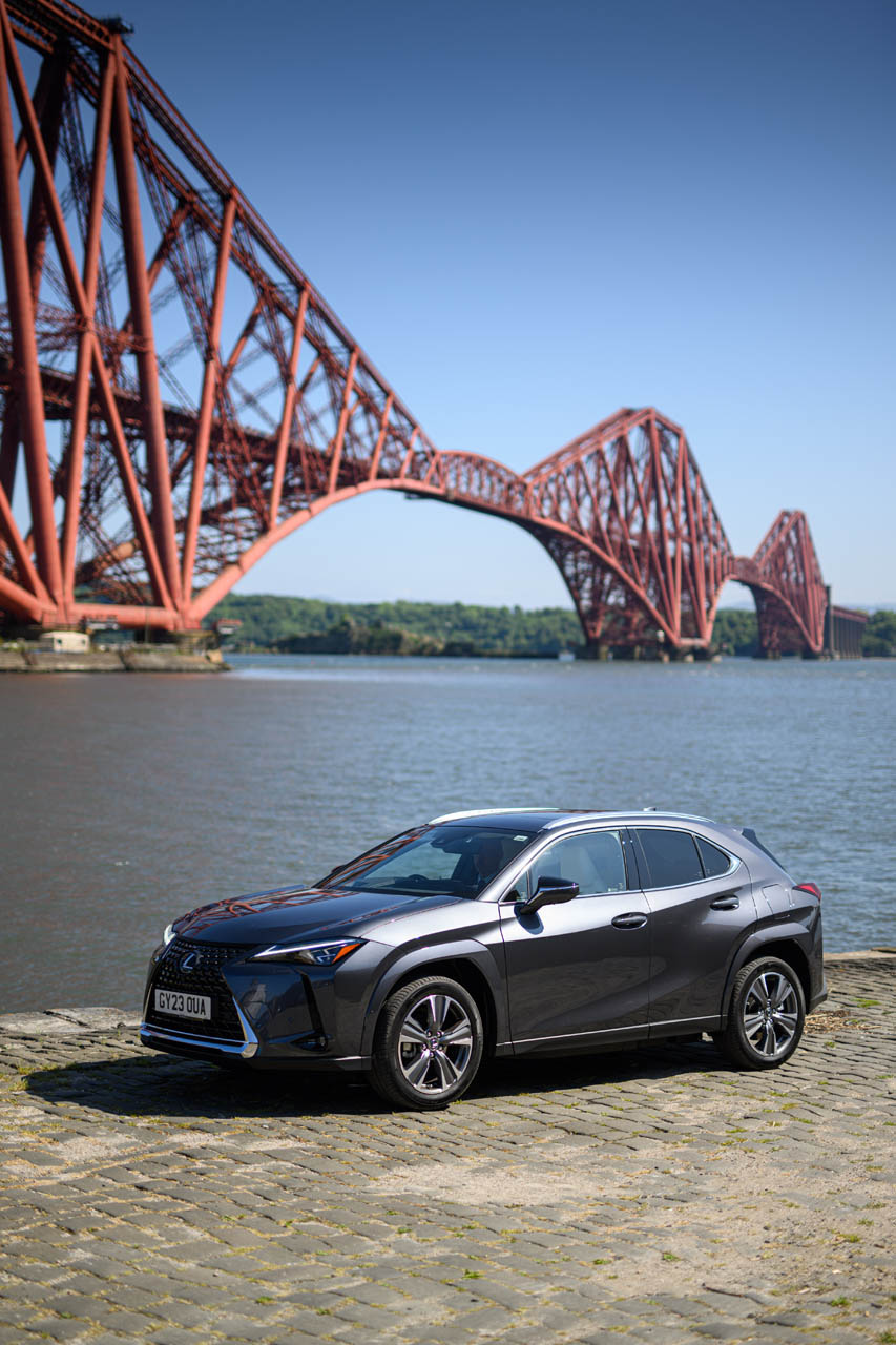lexus ux300e my23 17