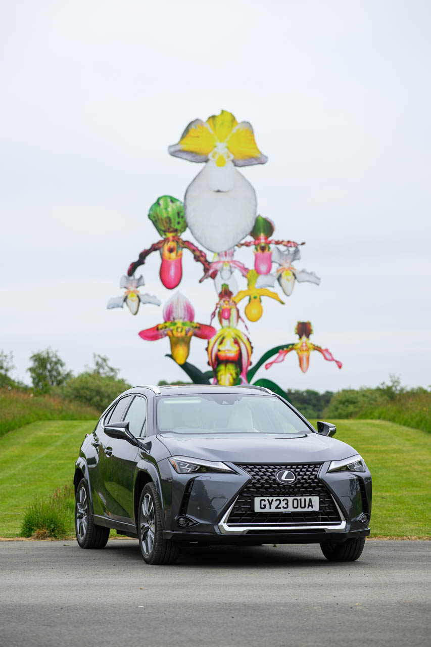 lexus ux300e my23 27