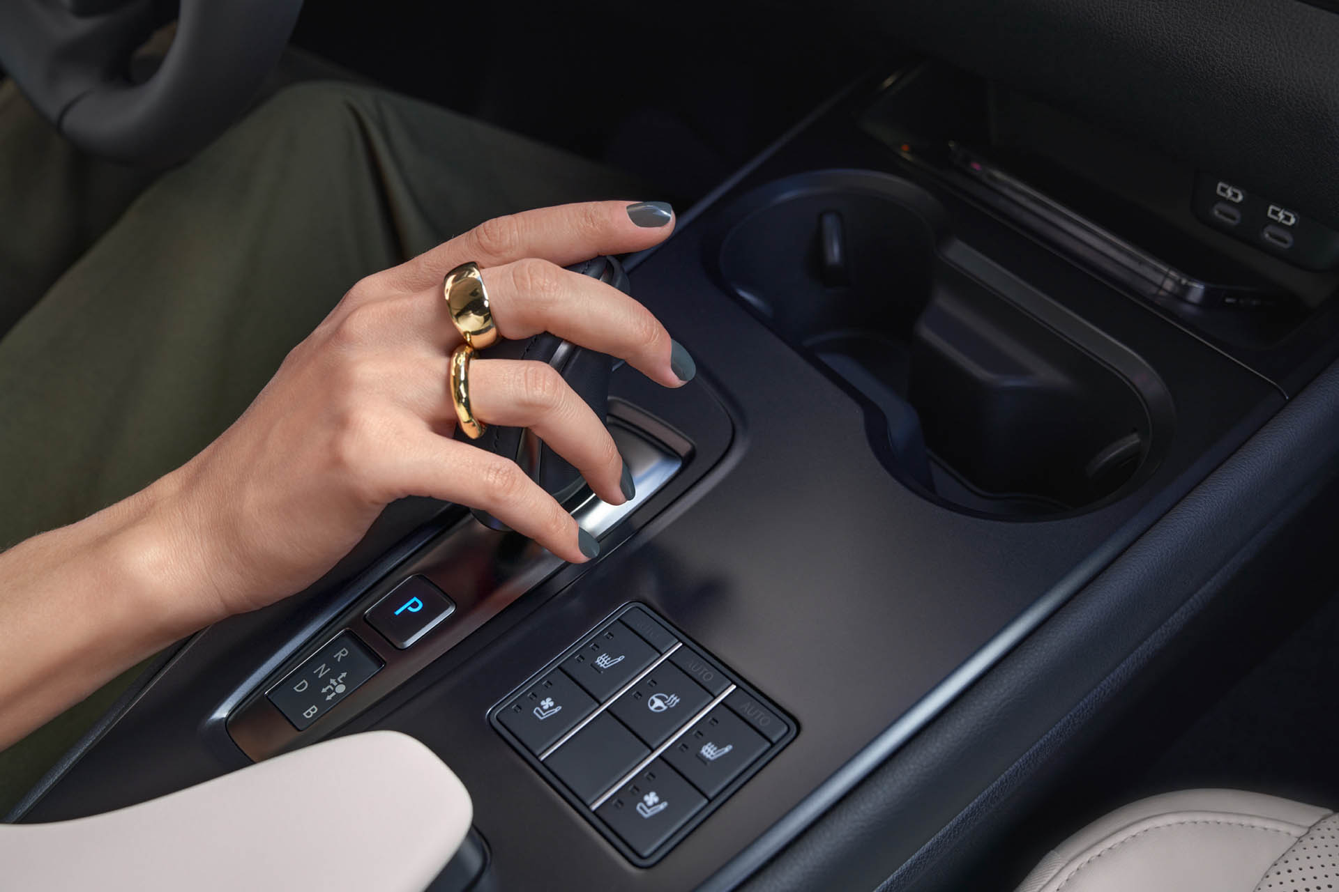 lexus ux300e my23 58