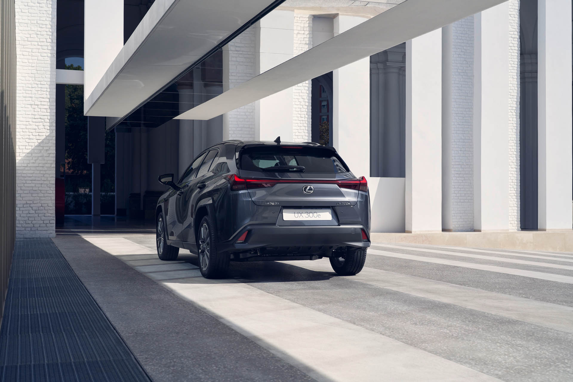 lexus ux300e my23 76