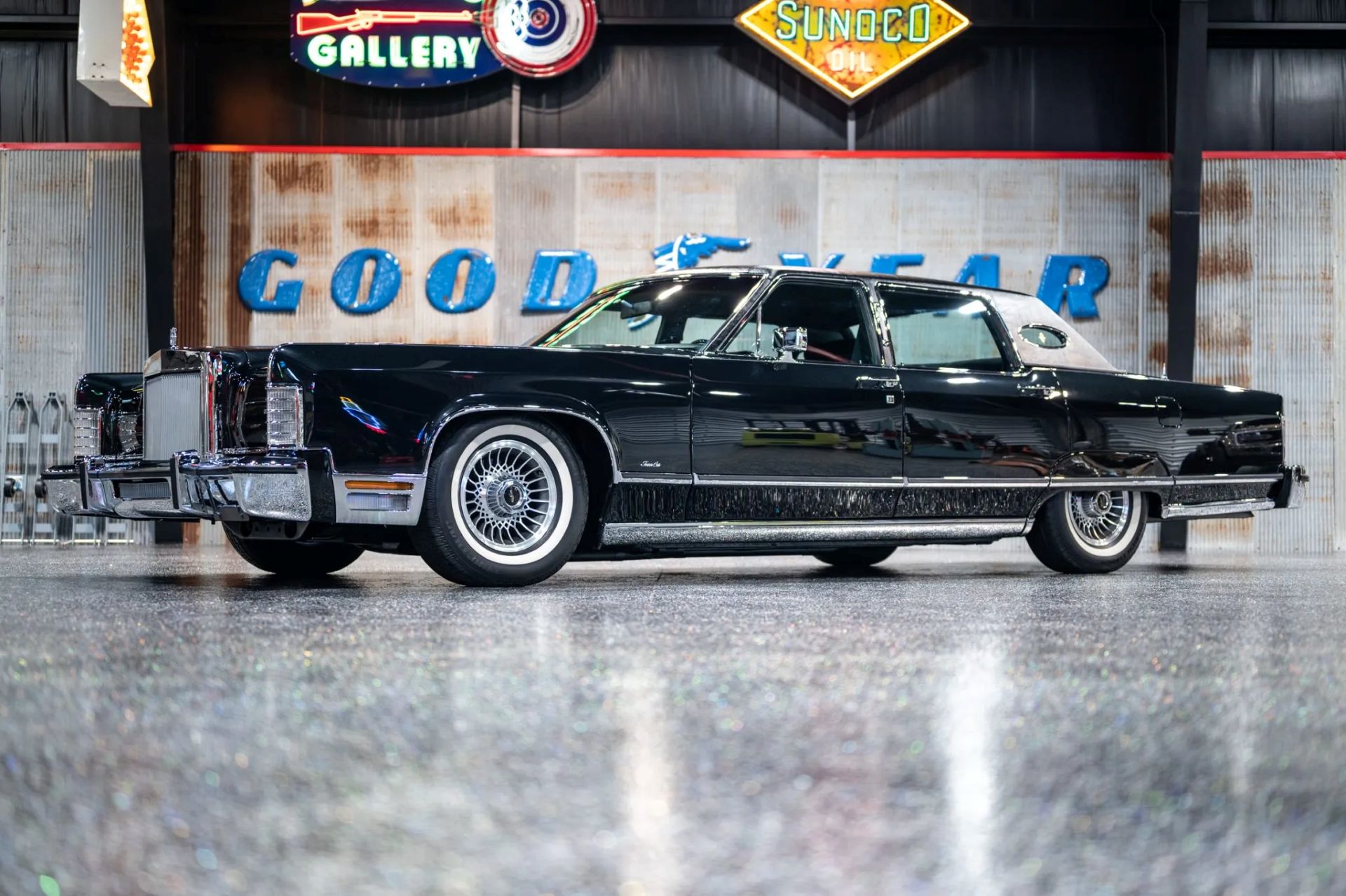 lincoln continental town car 1977 with coyote V8 05
