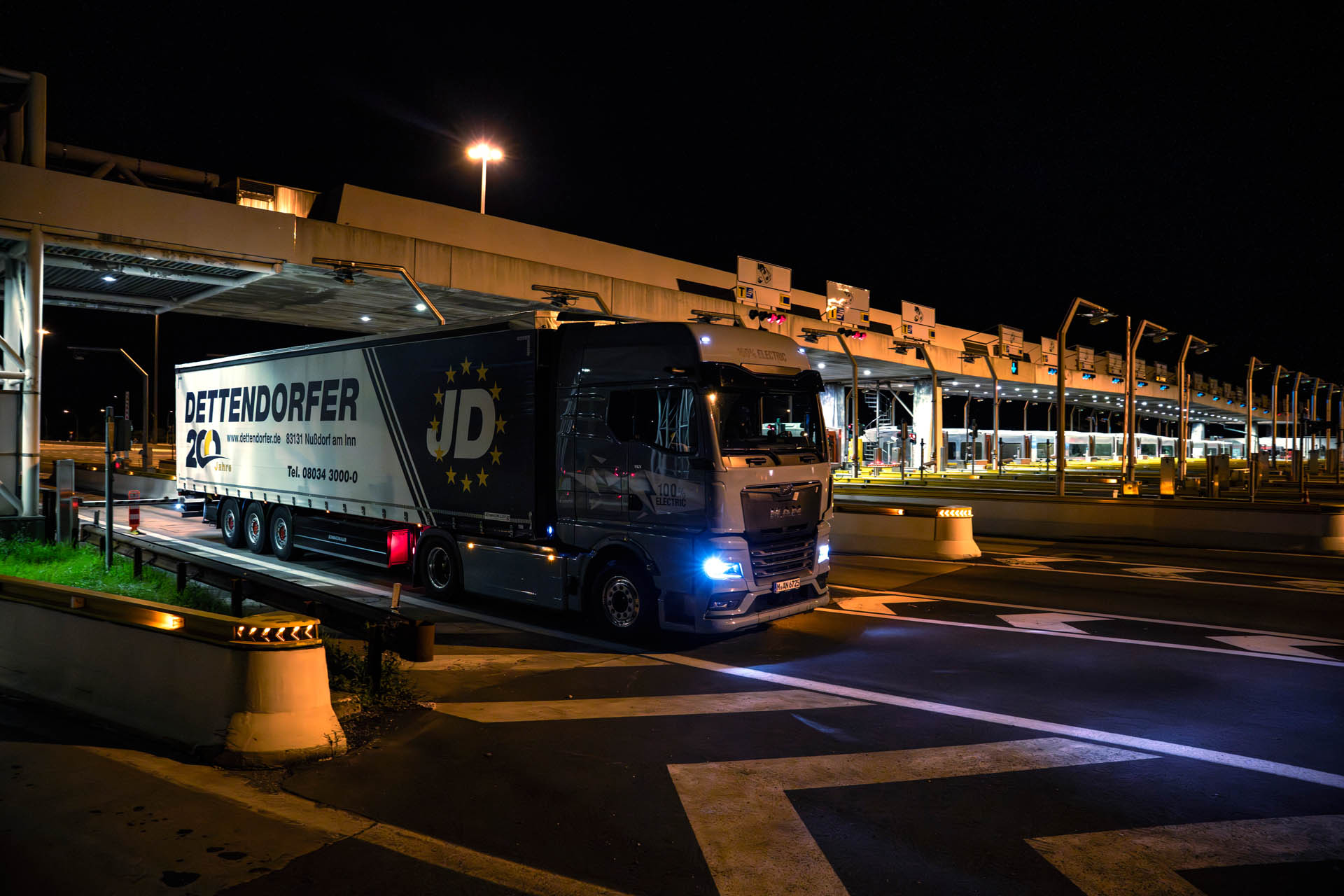 man-brenner-nightride-04