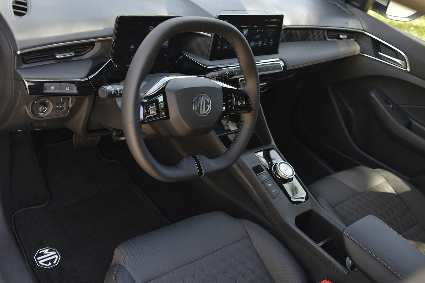 MG3 Hybrid15