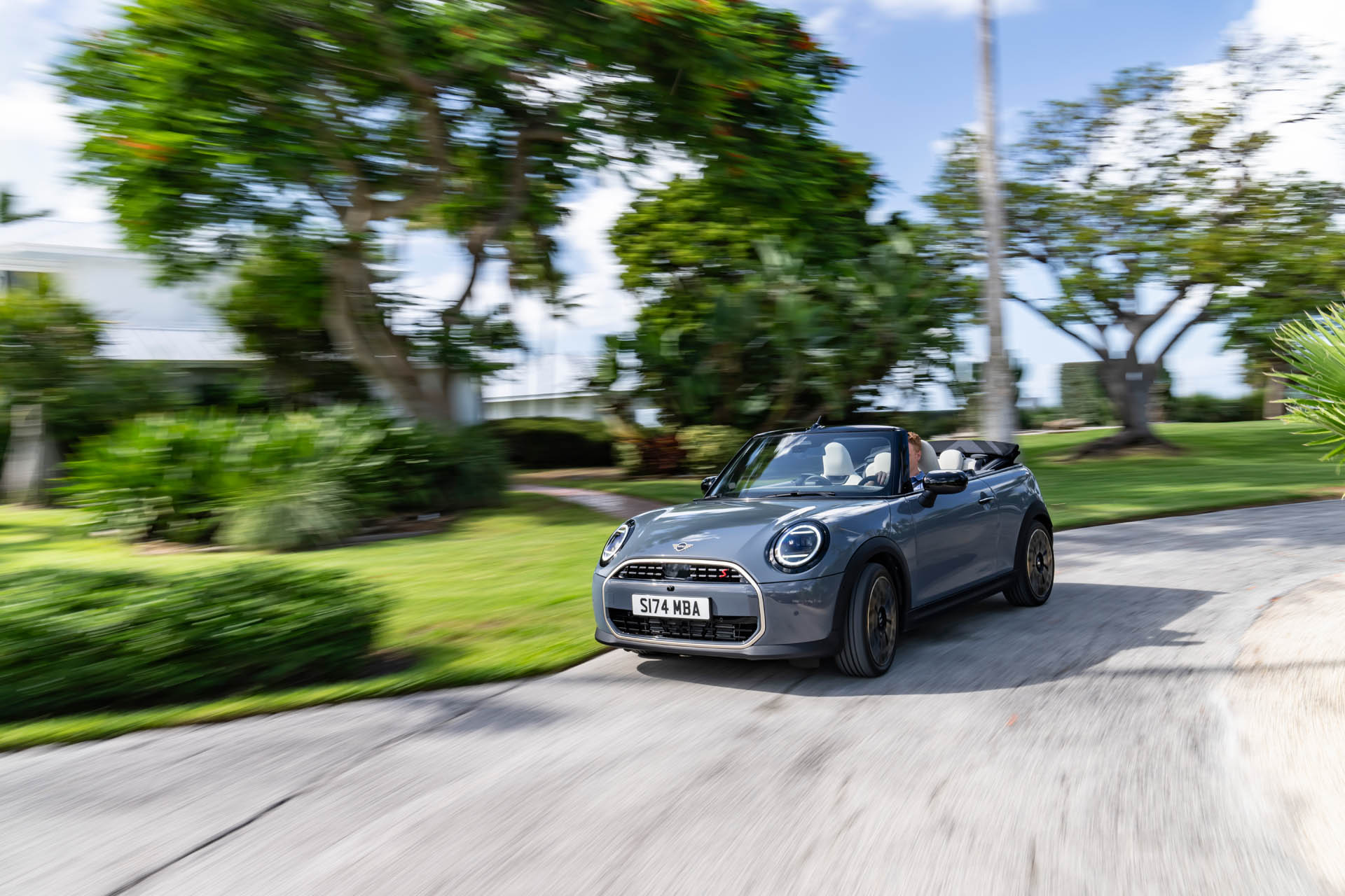 MINI Cooper S Convertible 2024 02