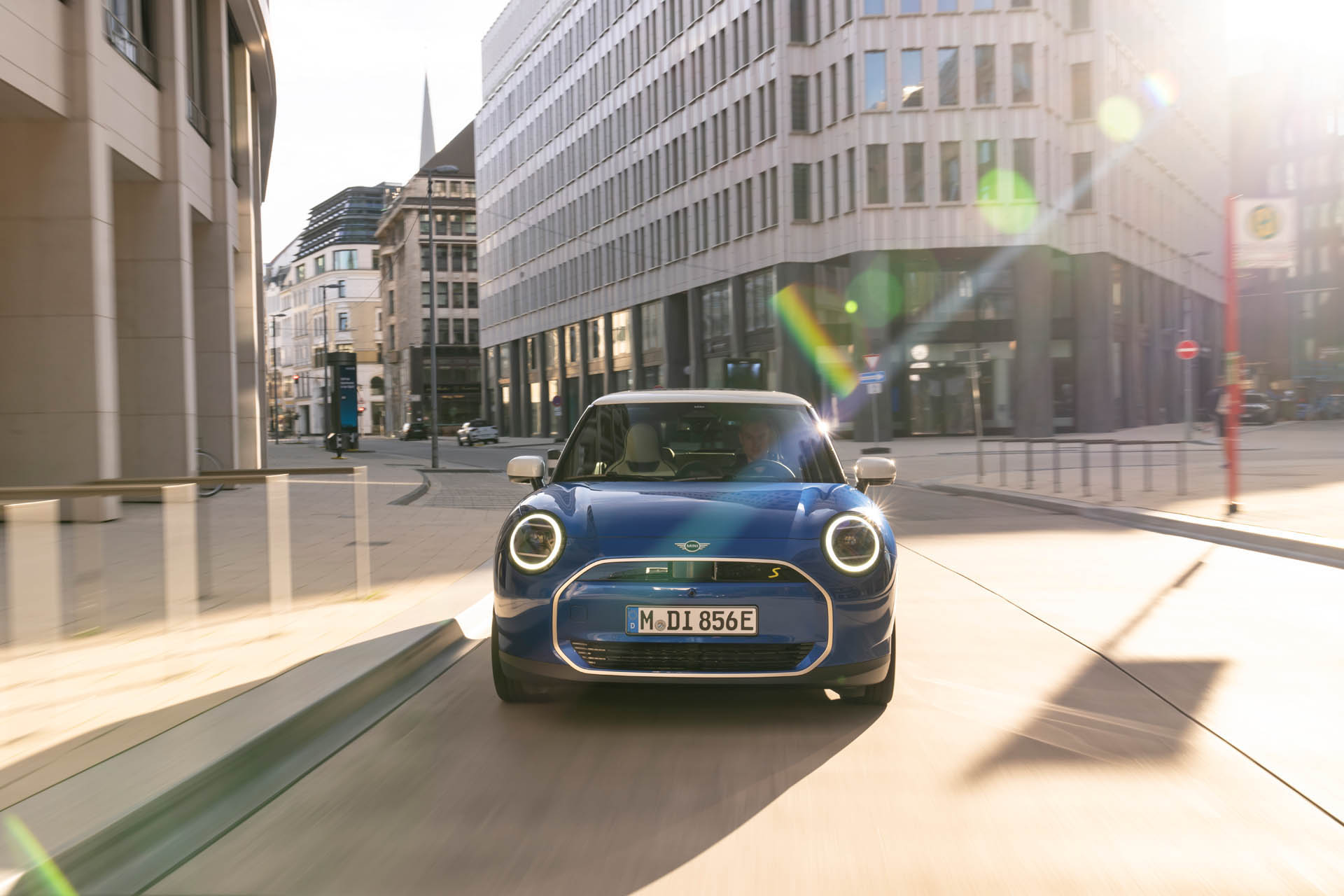 MINI Cooper SE 06