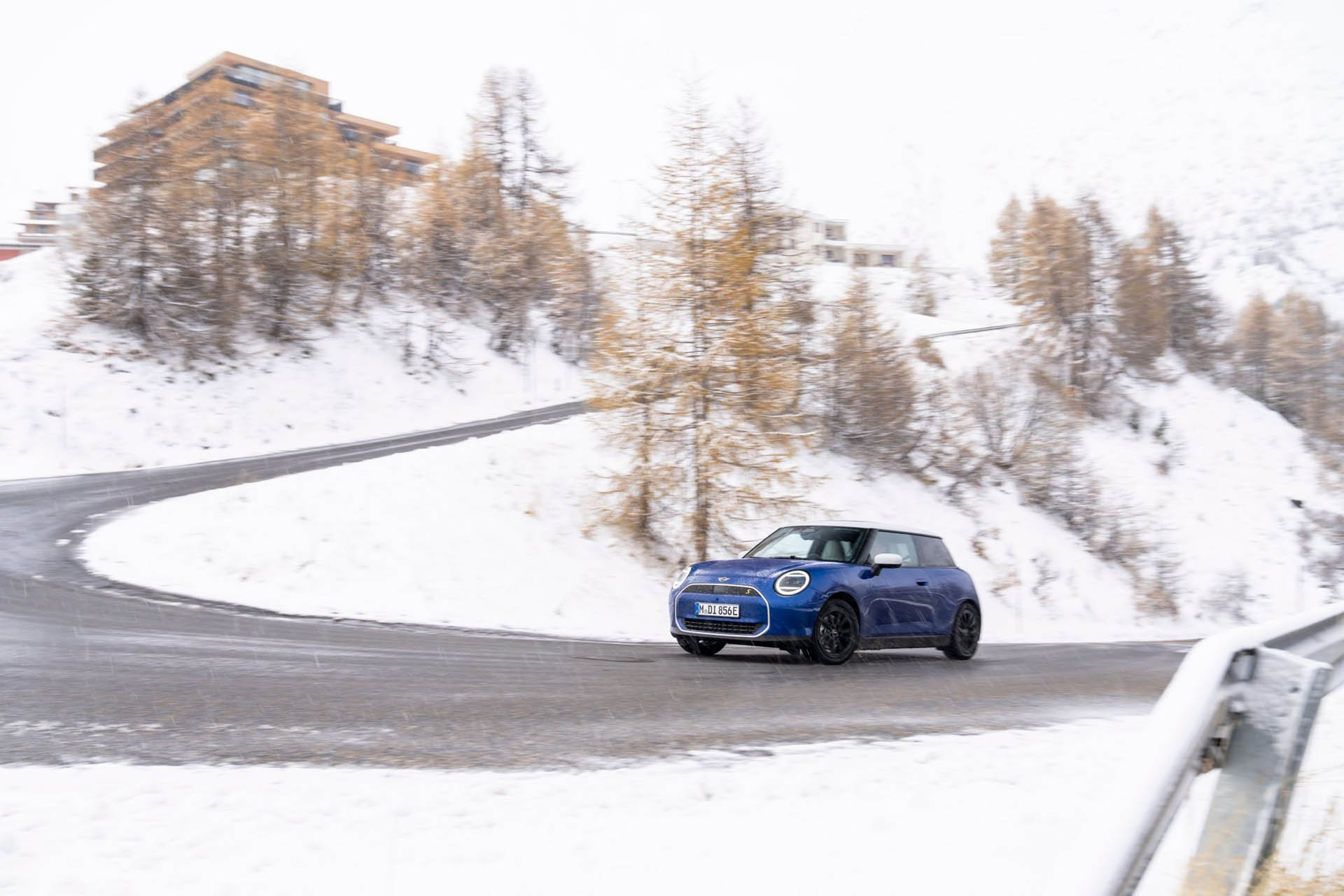 MINI Cooper SE 2024 01