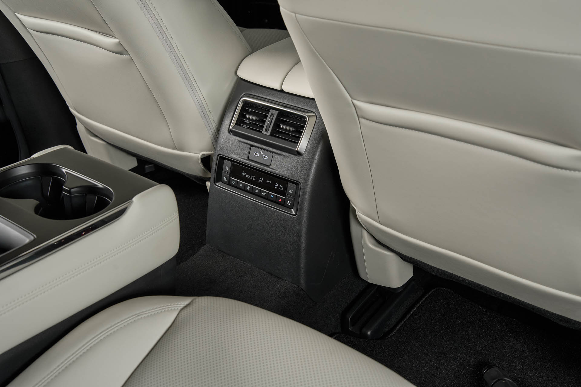 mazda cx-80 interior 17 highres