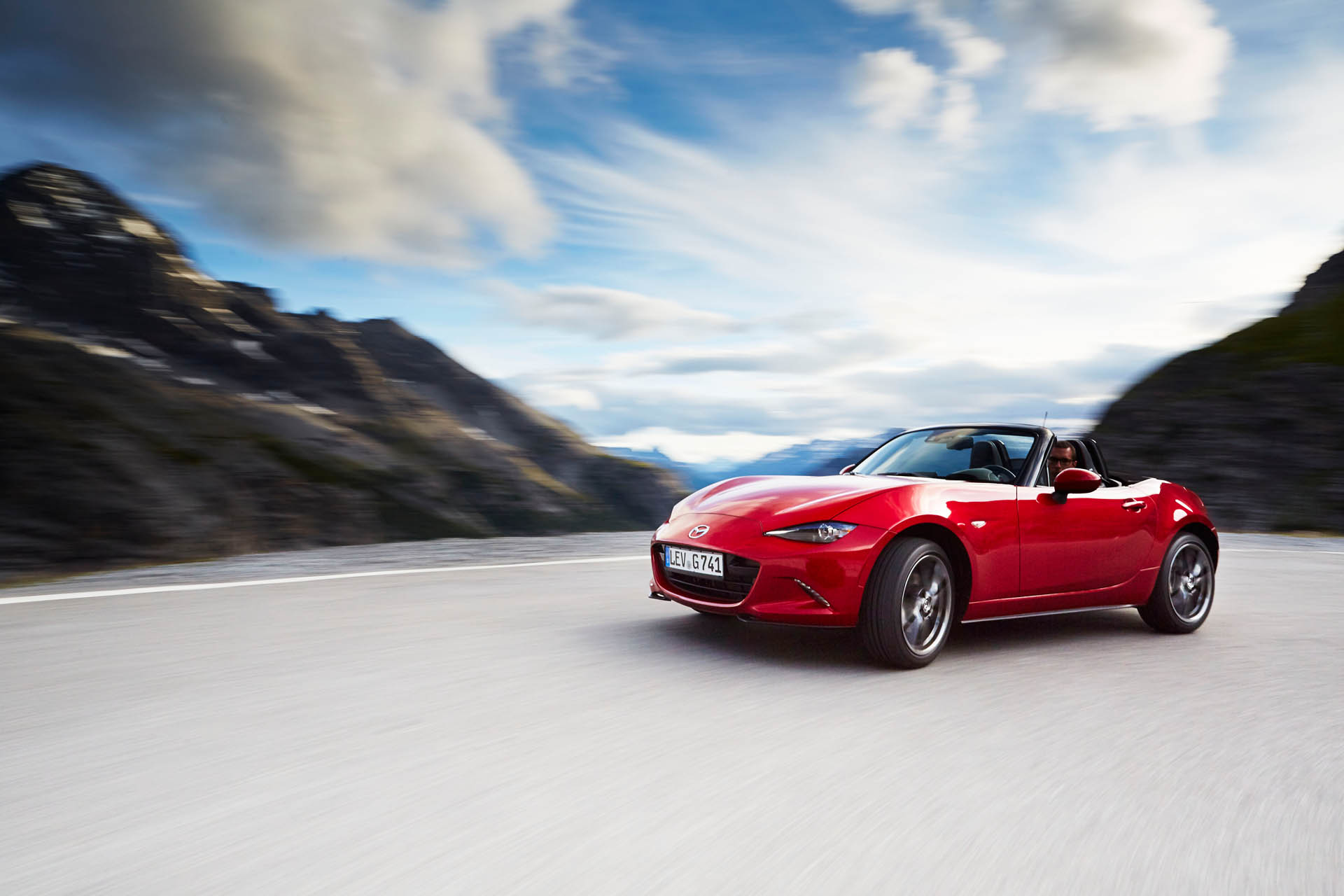 MX-5 4thGeneration Action 04 highres
