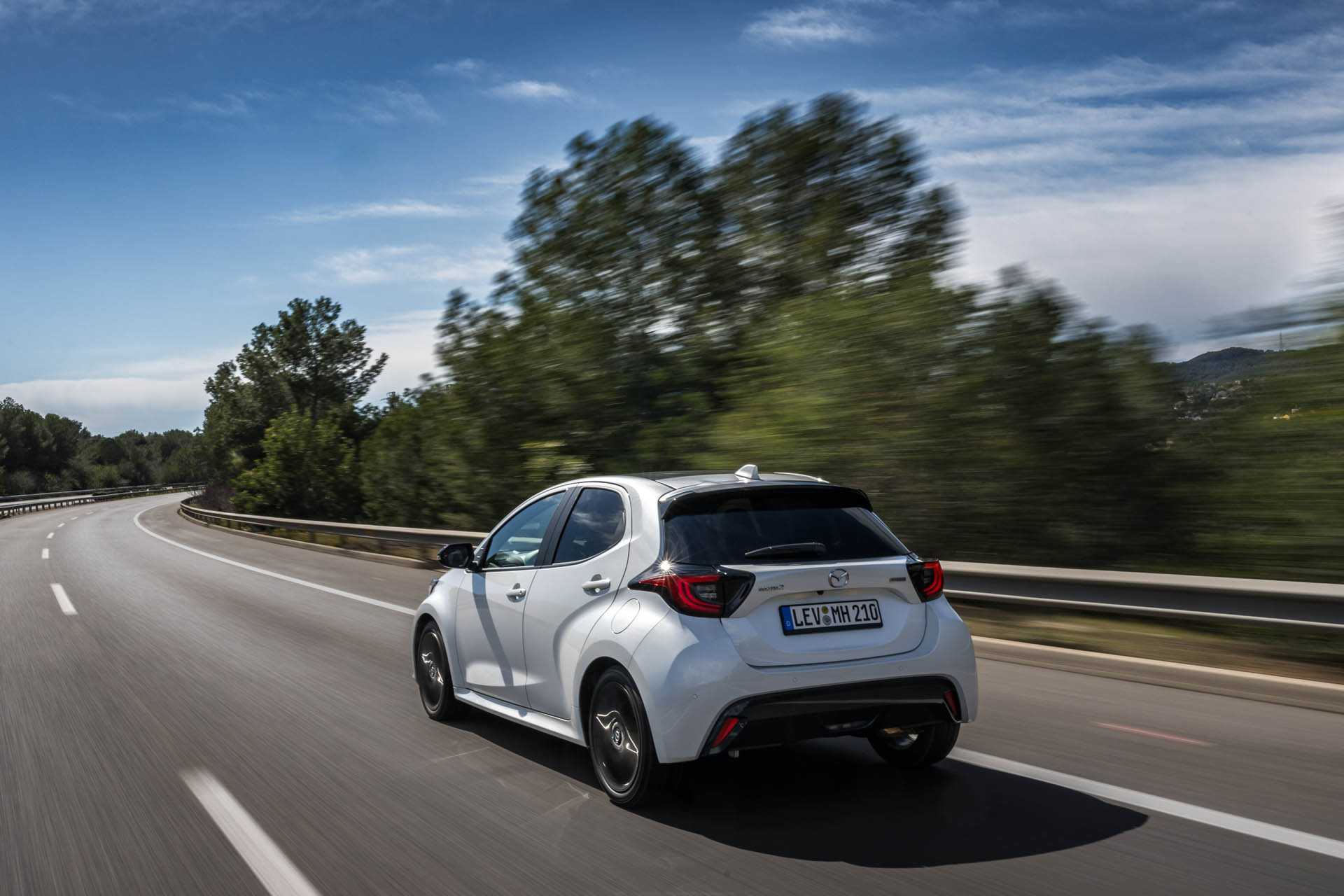 2024 mazda2 hybrid 01