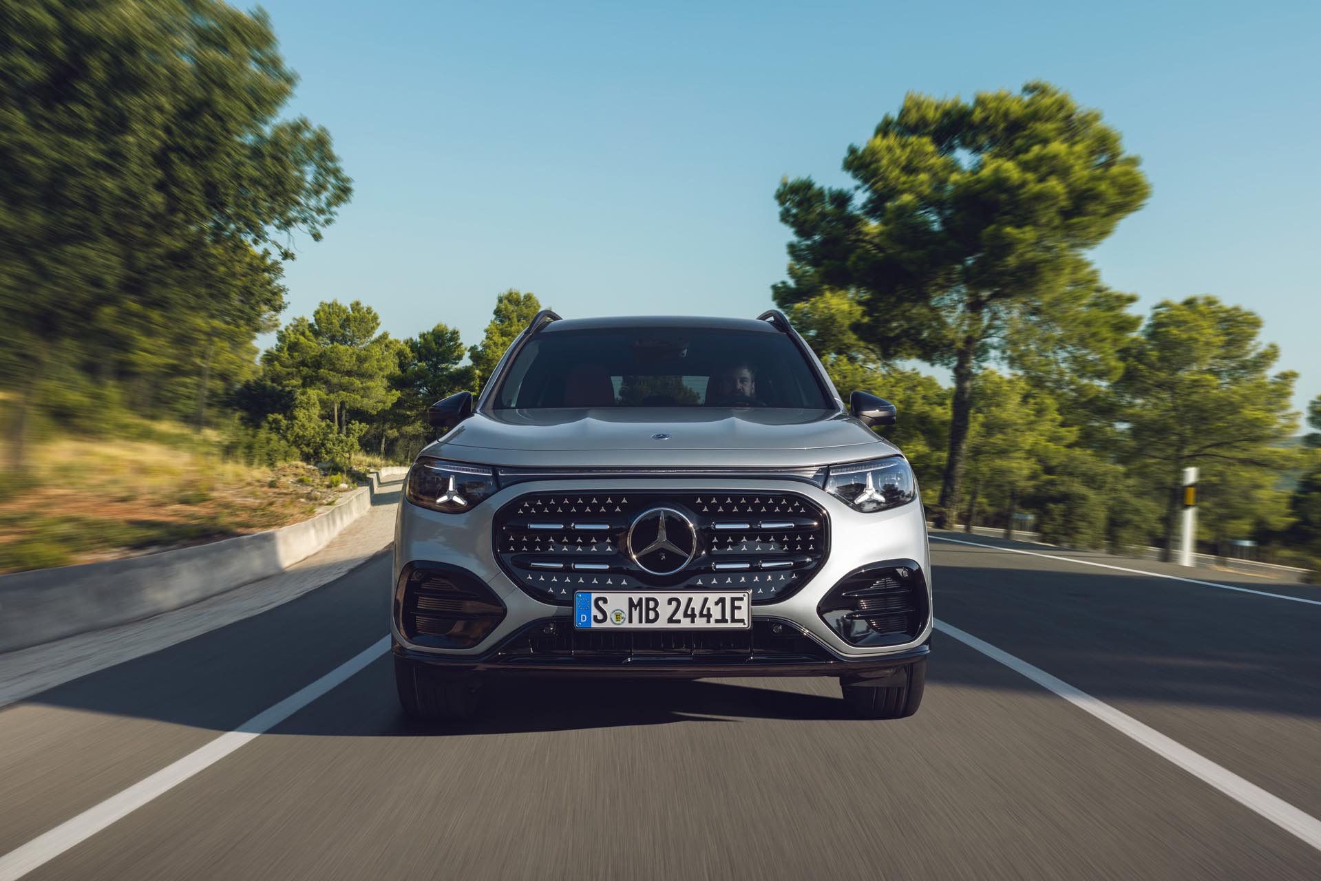 MercedesGLB49