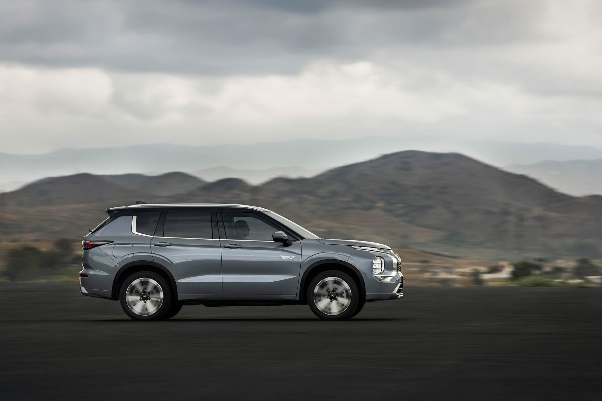 Mitsubishi Outlander PHEV 2025 12