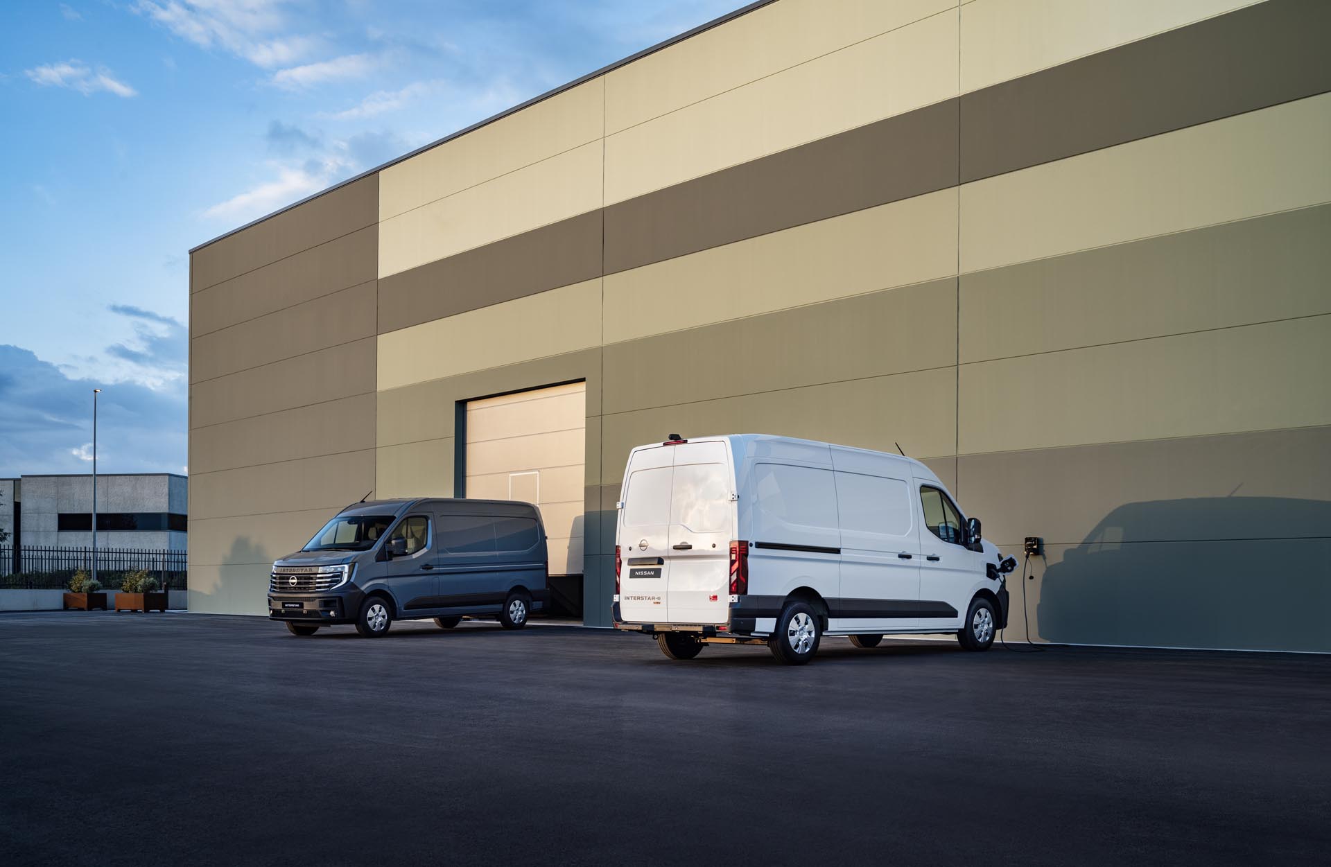Nissan Interstar PK Final High 001.JPG