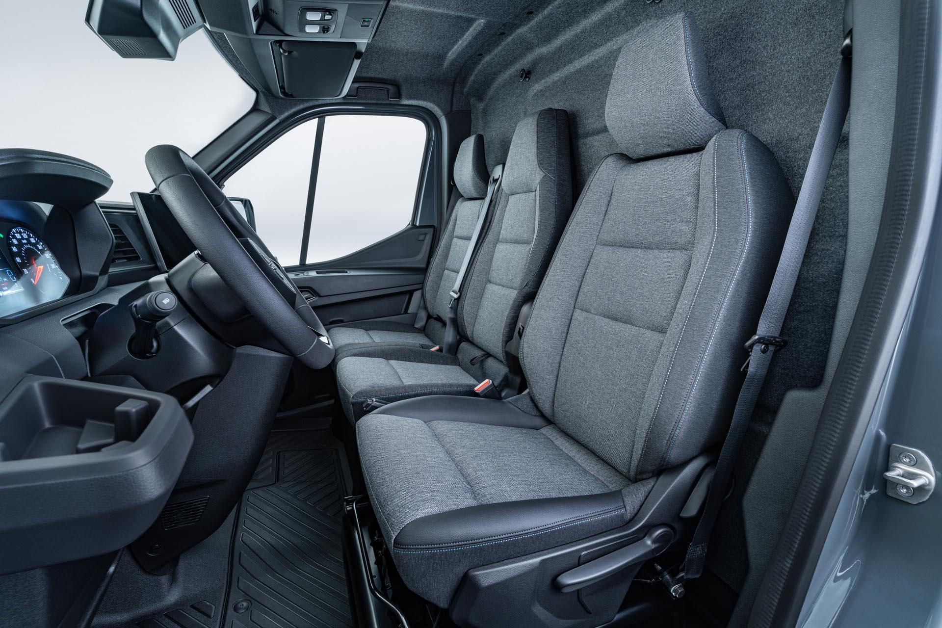 Nissan Interstar PK Final High 104.JPG