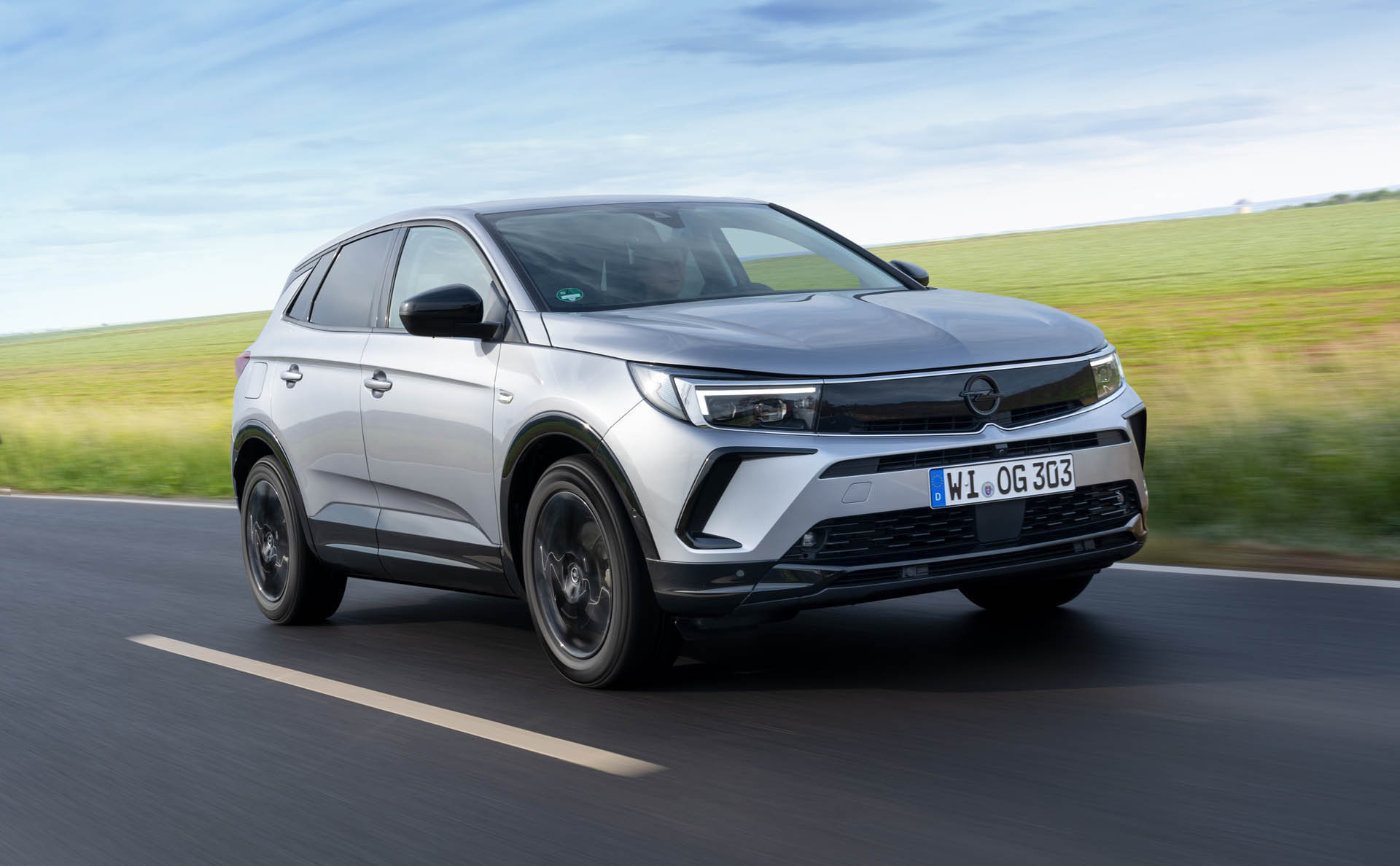 Opel Grandland Hybrid 01