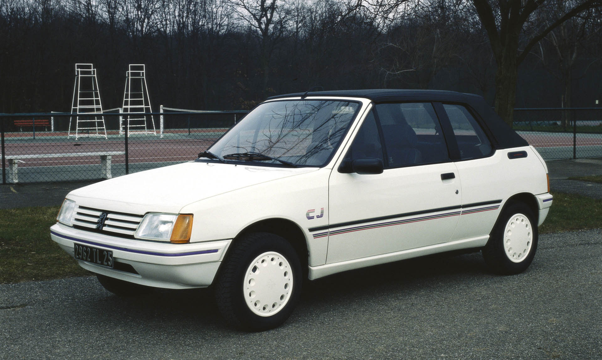 Peugeot205cabrio01