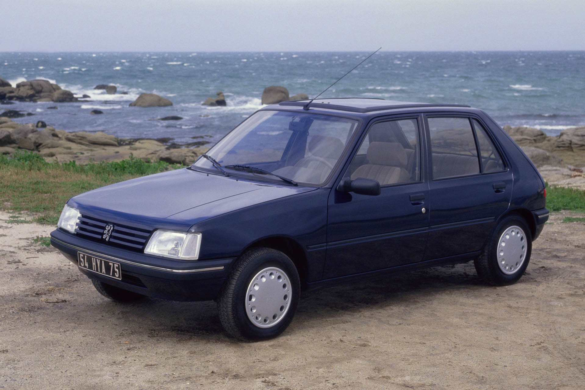peugeot205 01