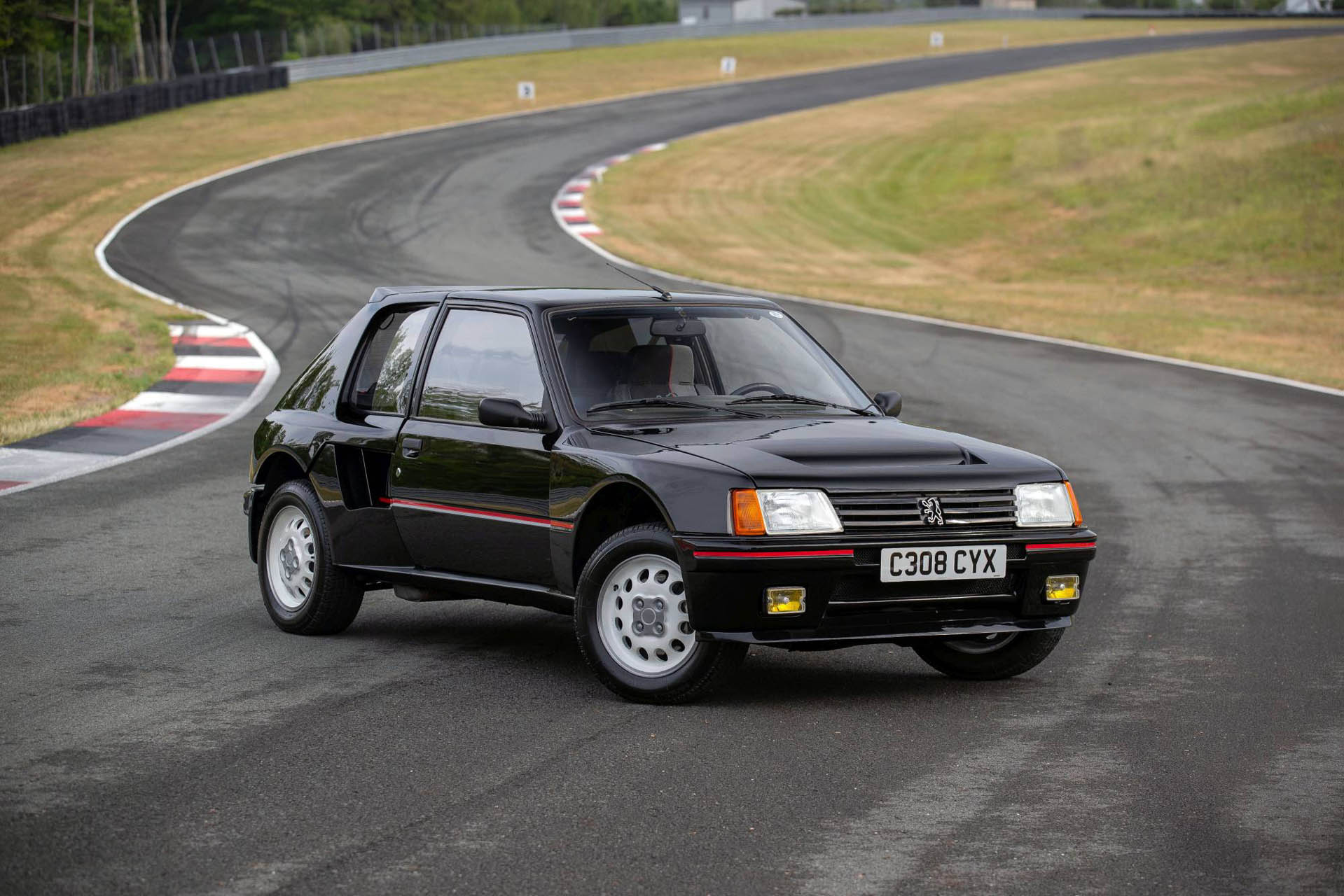 1985-Peugeot-205-Turbo 1