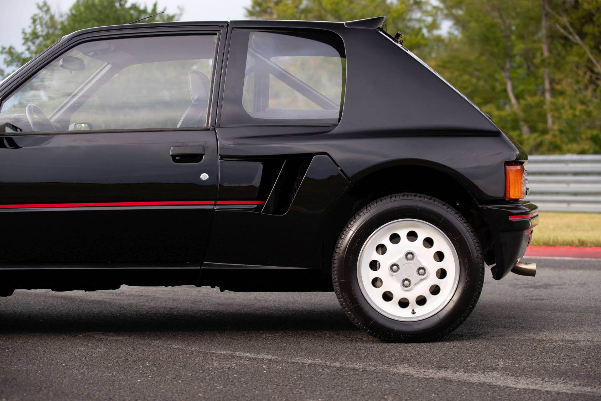 1985-Peugeot-205-Turbo 9