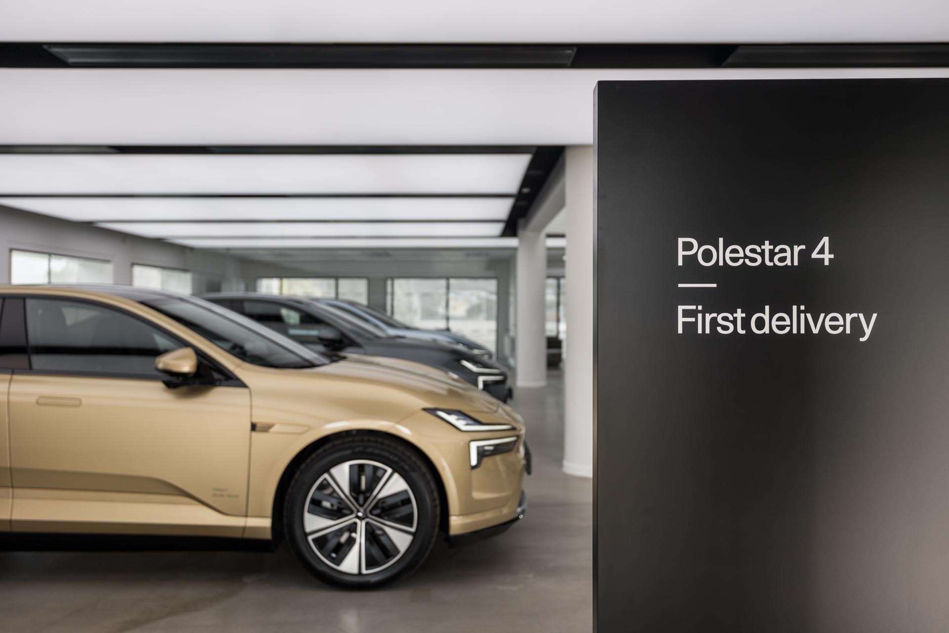 Polestar 4 SUV coup8