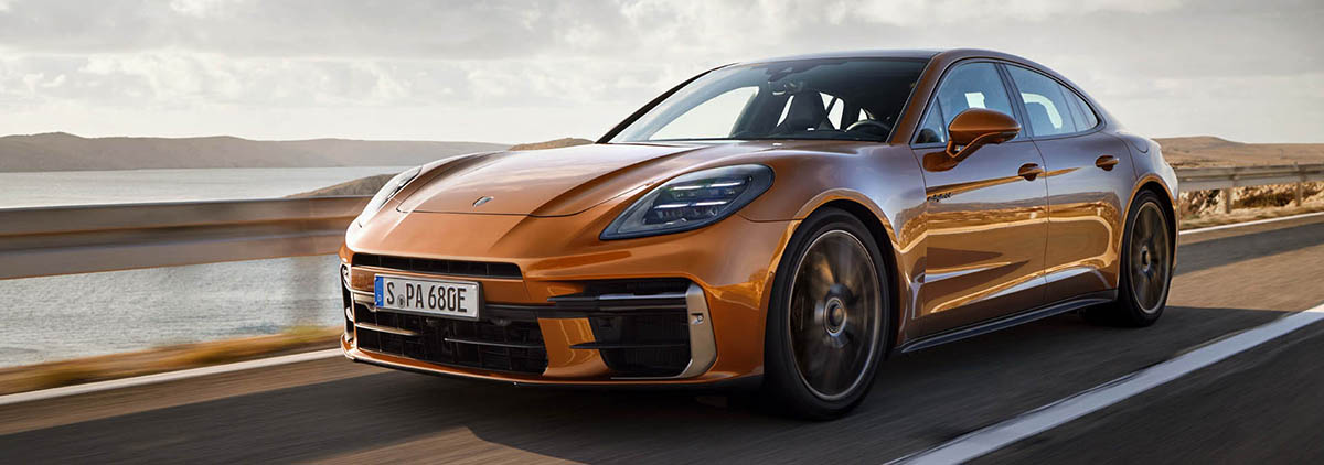 Porsche Panamera 2023 nyito