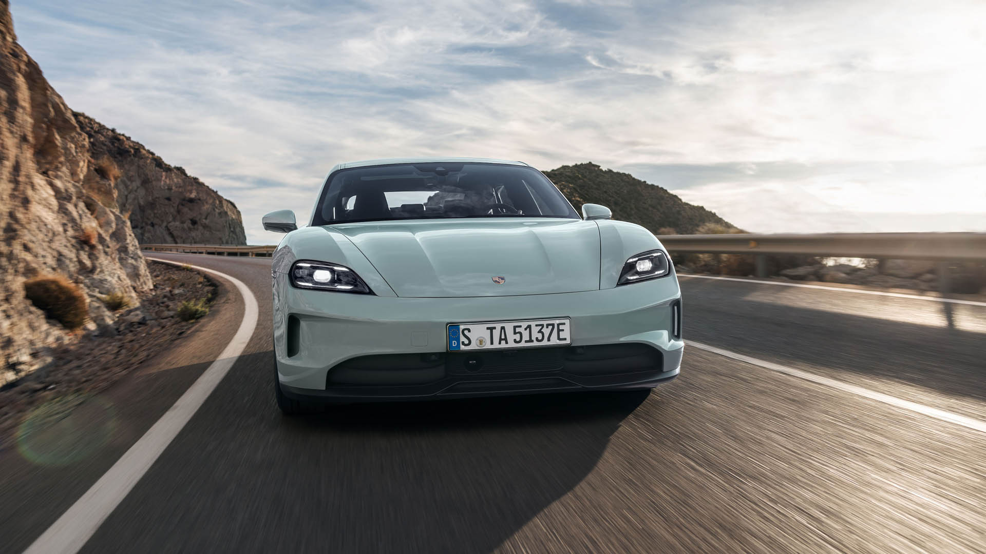 Porsche Taycan 2024 01