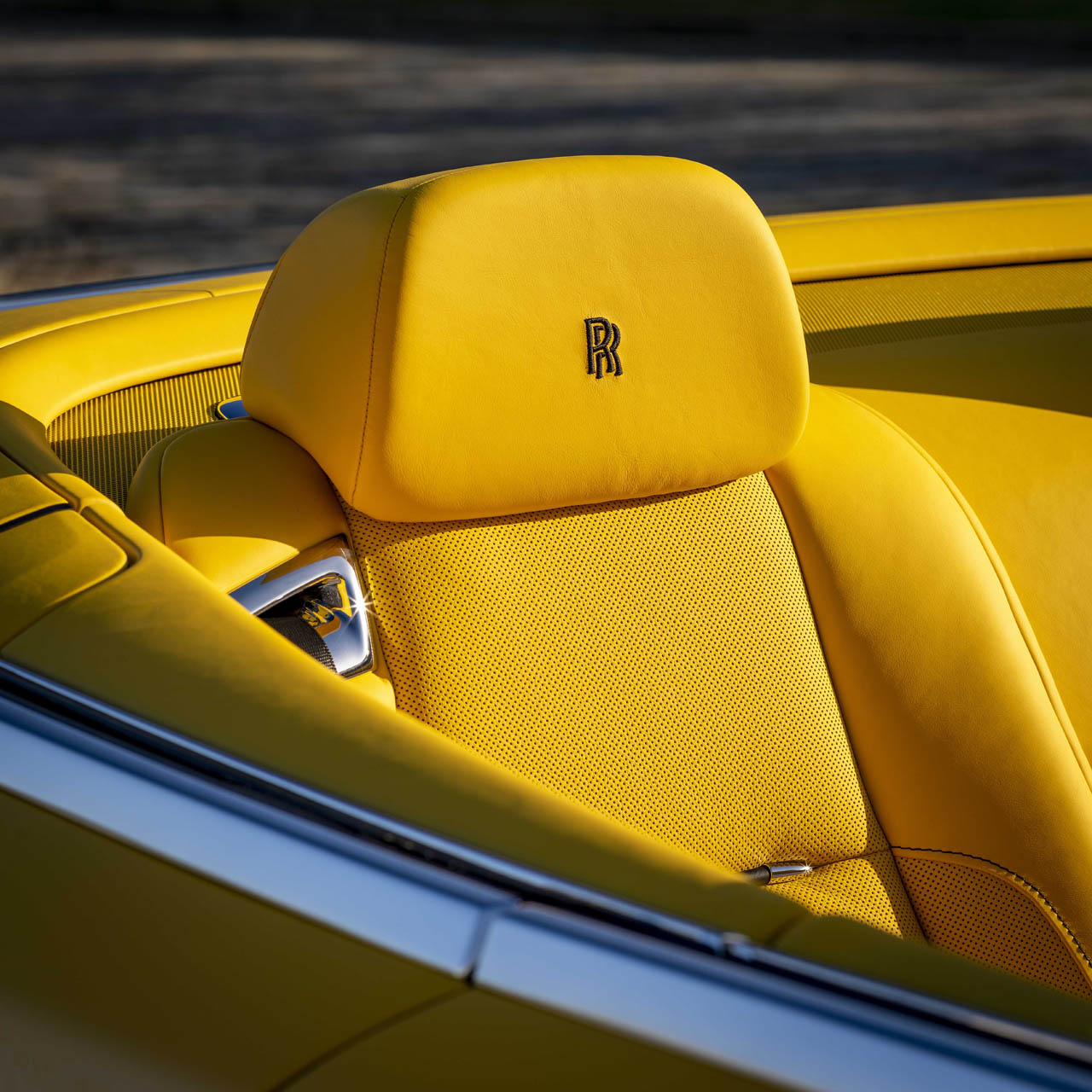 rollsroycefuxbrightyellowdawn01