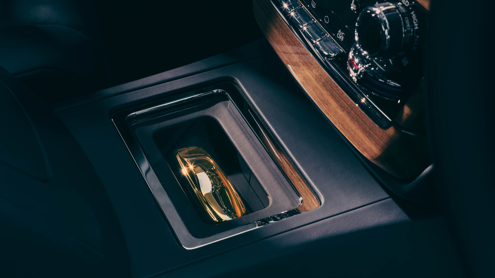 rolls-royce phantom goldfinger 03