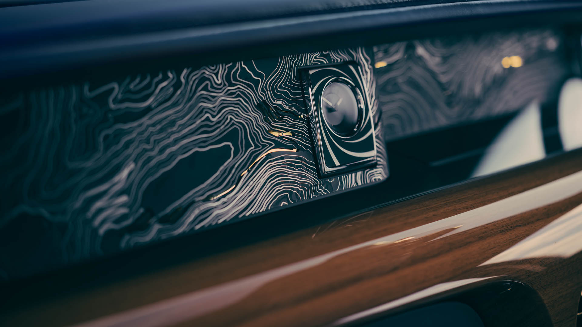 rolls-royce phantom goldfinger 08