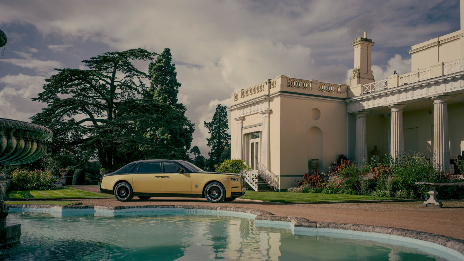 rolls-royce phantom goldfinger 22