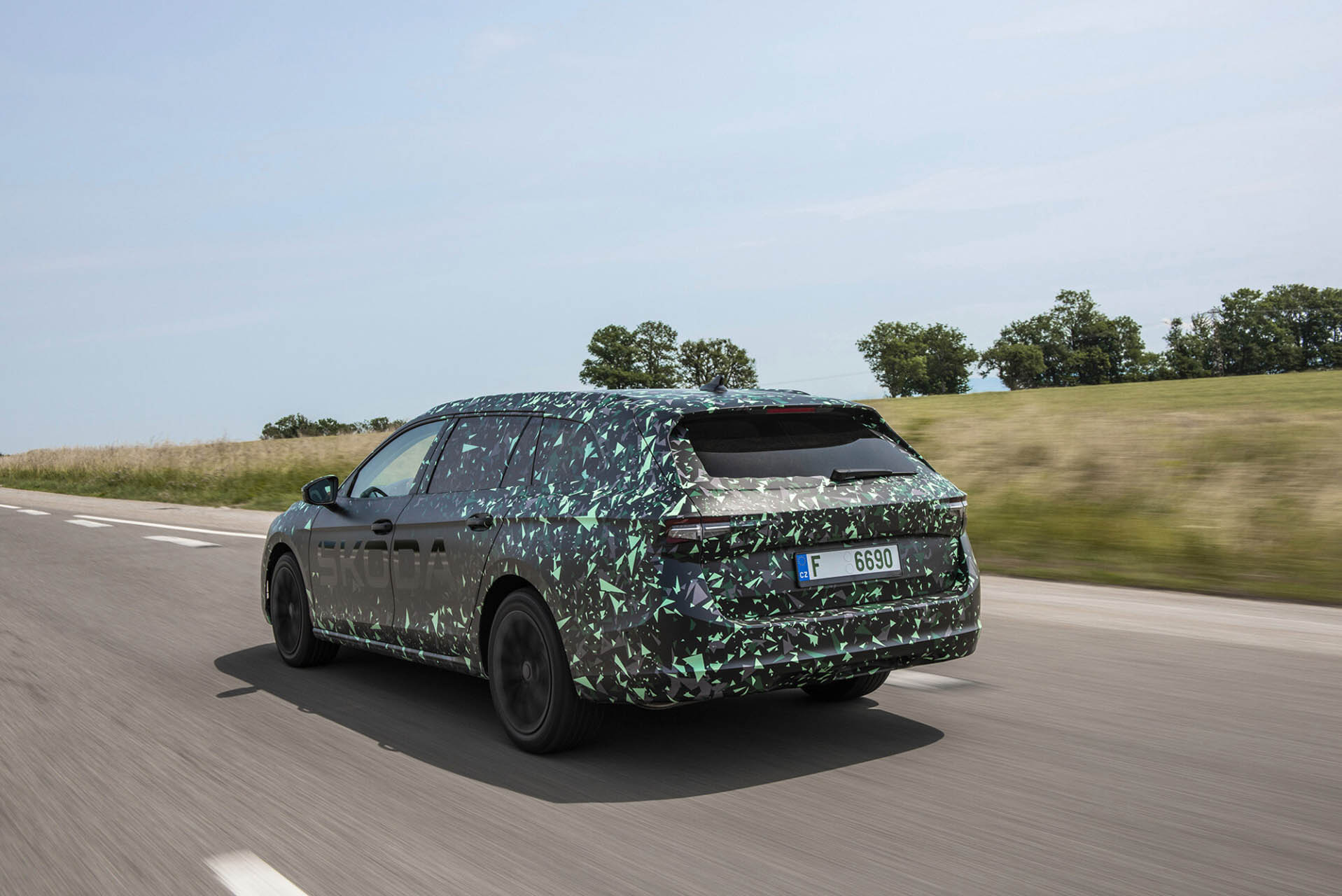 Skoda Superb camouflage 01
