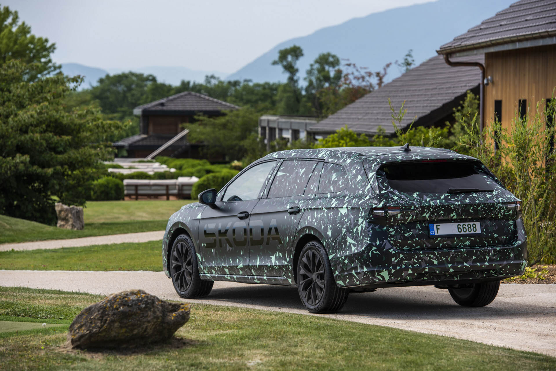 Skoda Superb camouflage 09