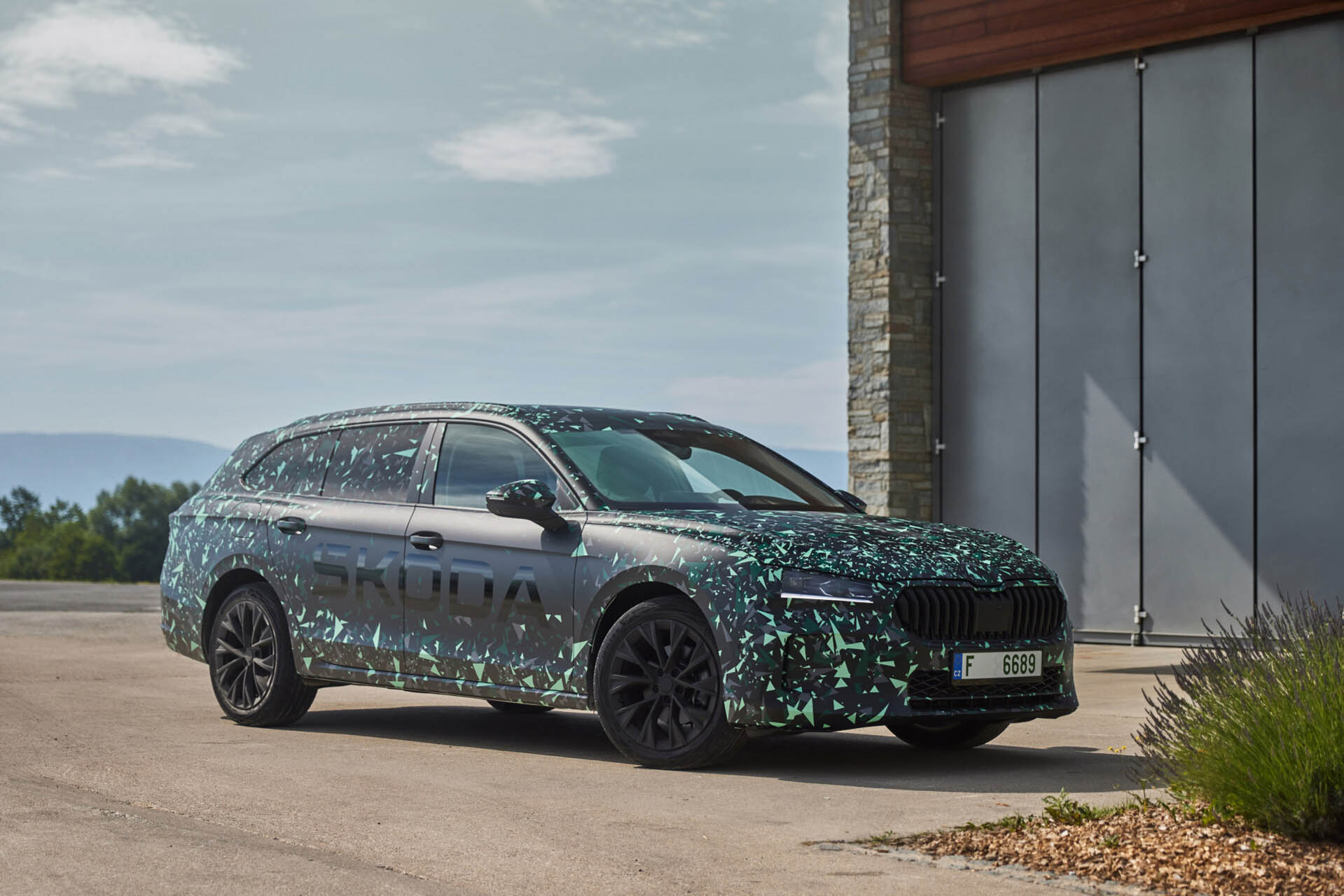Skoda Superb camouflage 11