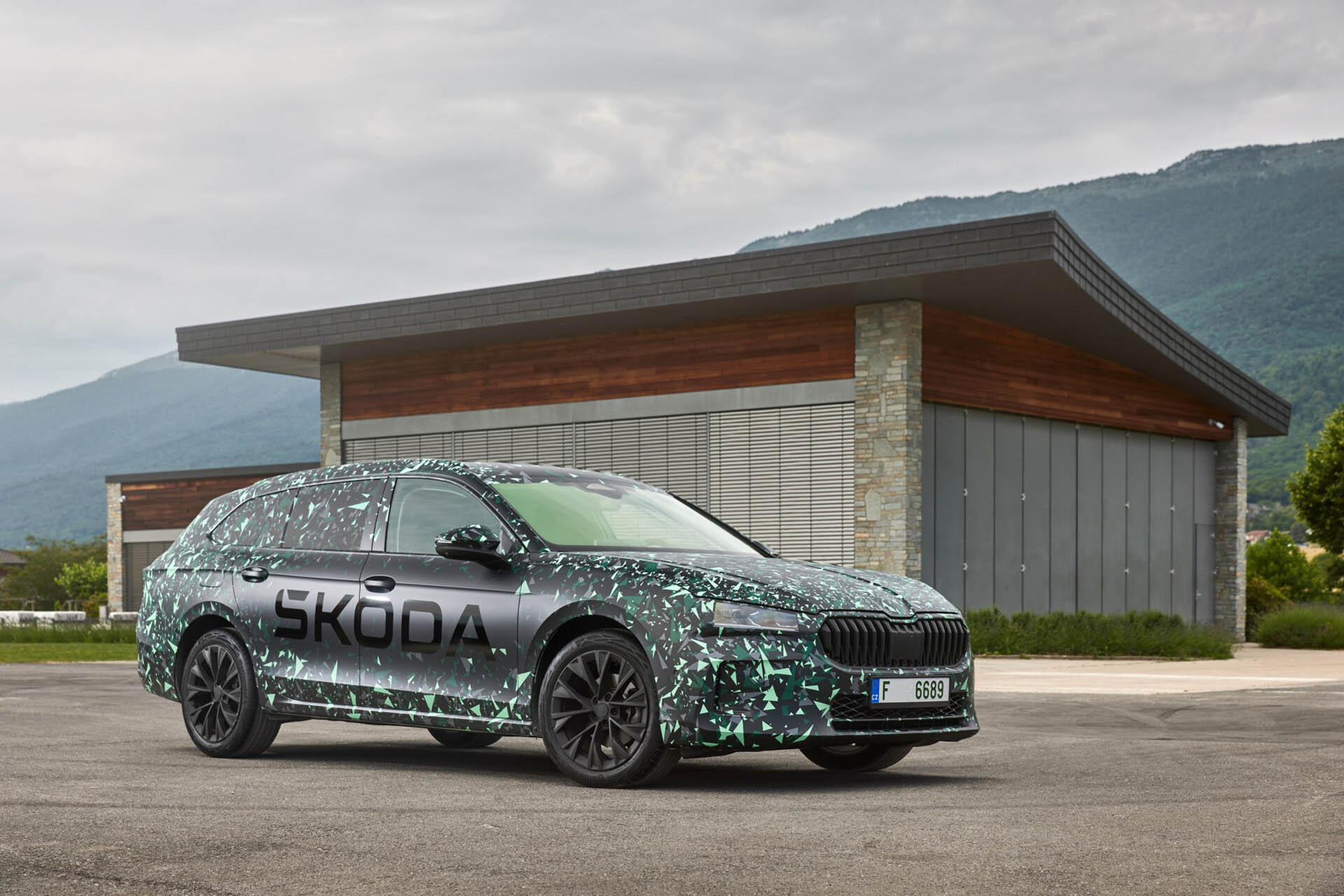 Skoda Superb camouflage 13