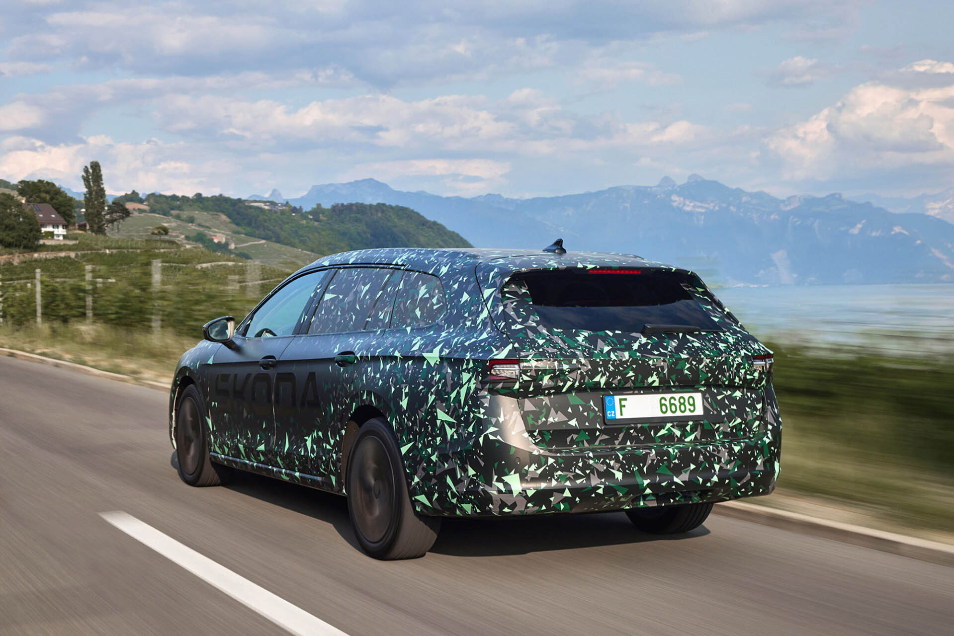 Skoda Superb camouflage 18