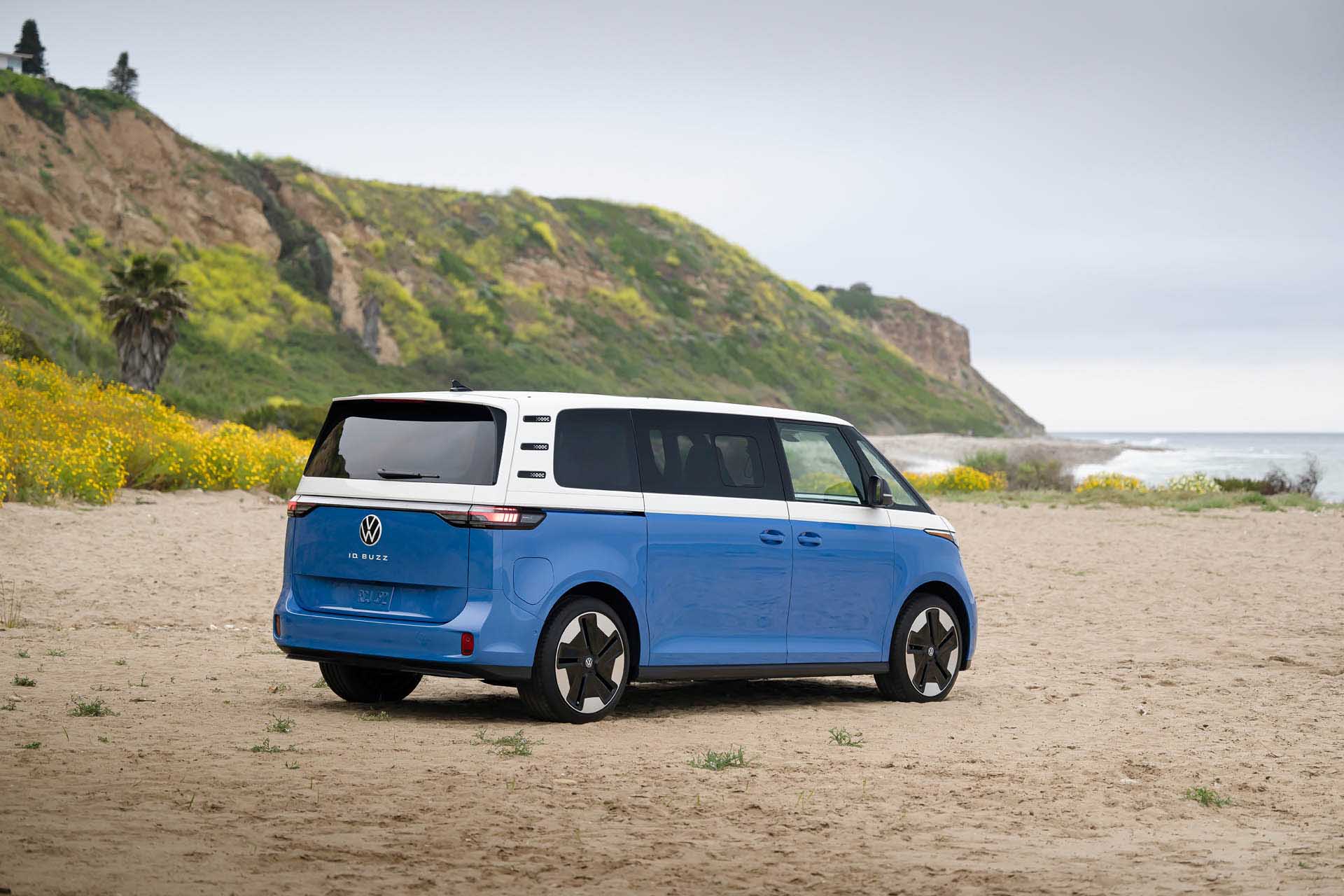 Volkswagen IDBuzz three-row 16