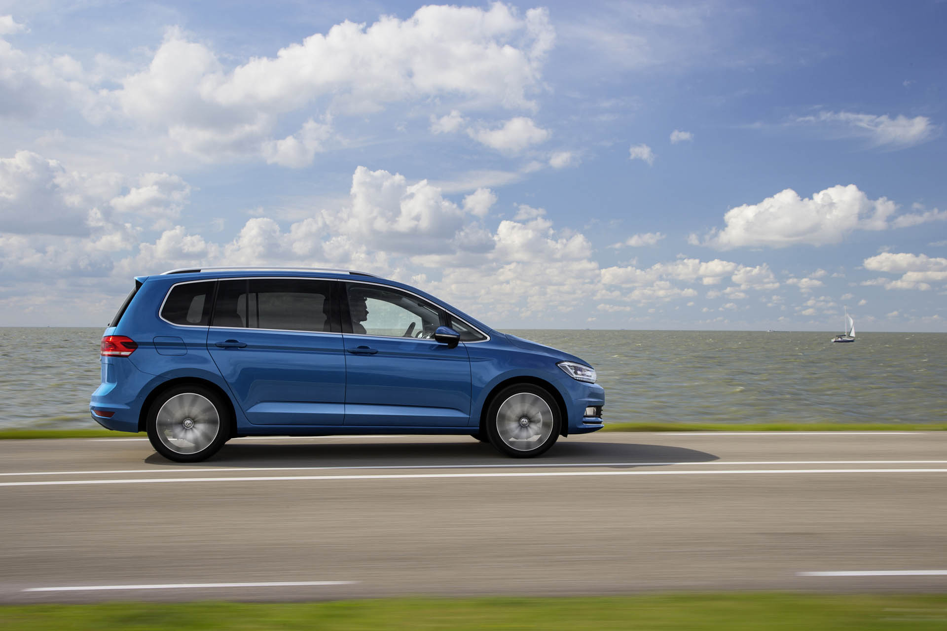 Volkswagen Touran - 20 eves 02