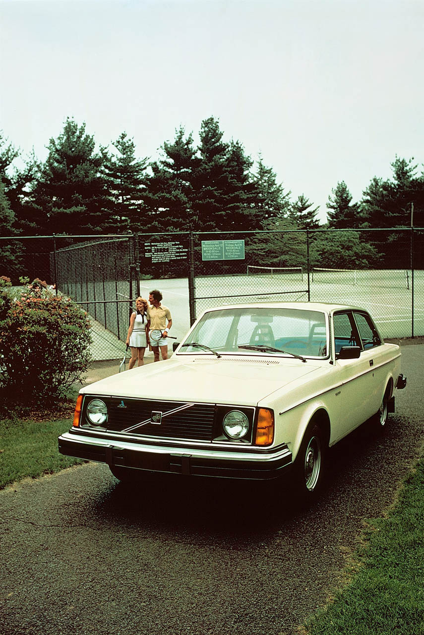 6233 Volvo 242 DL USA