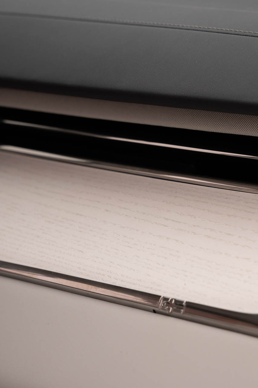 Volvo EM90 25