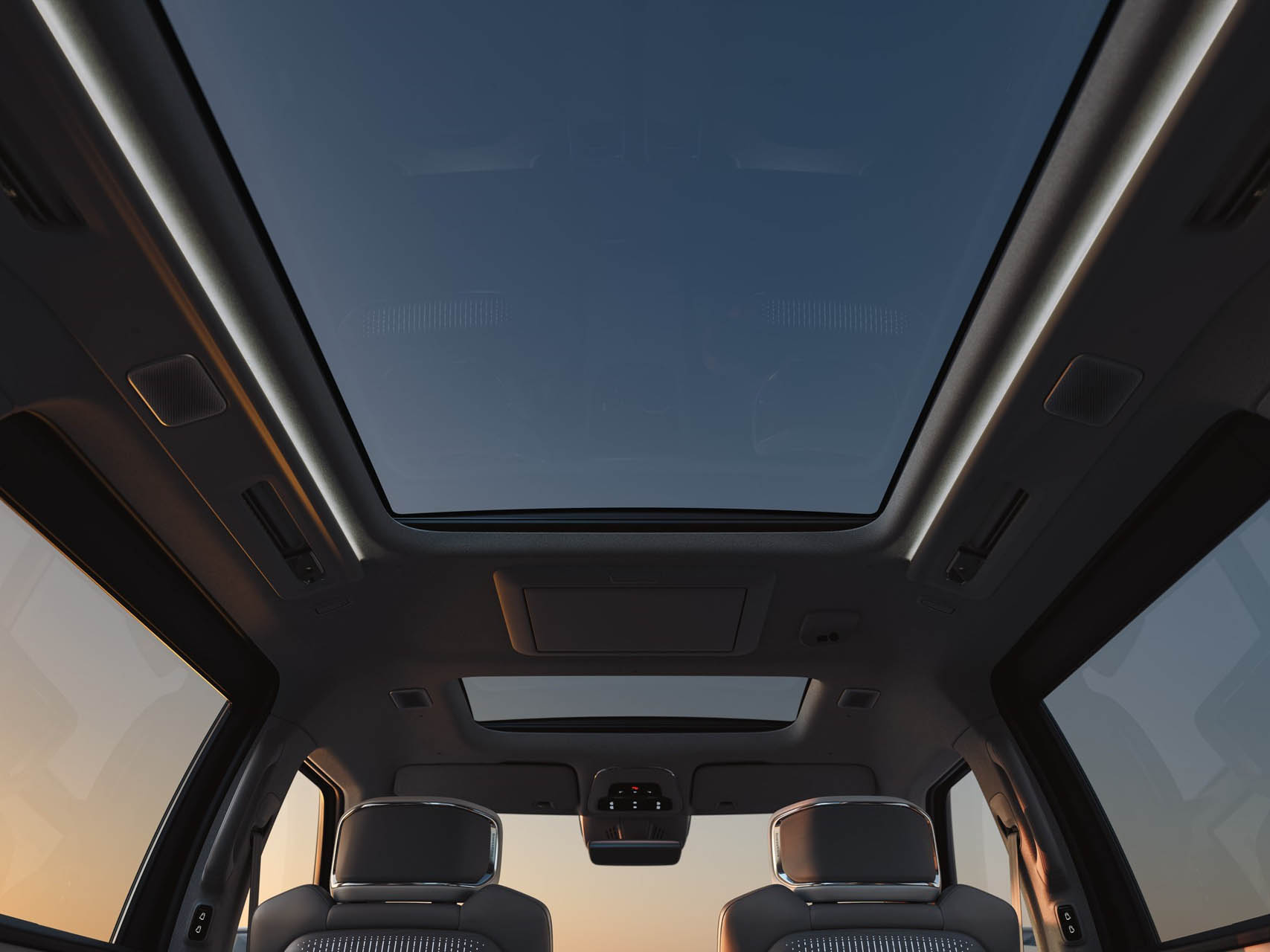 Volvo EM90 31