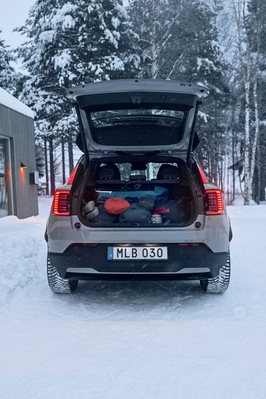 Volvo EX30 Cross Country 08