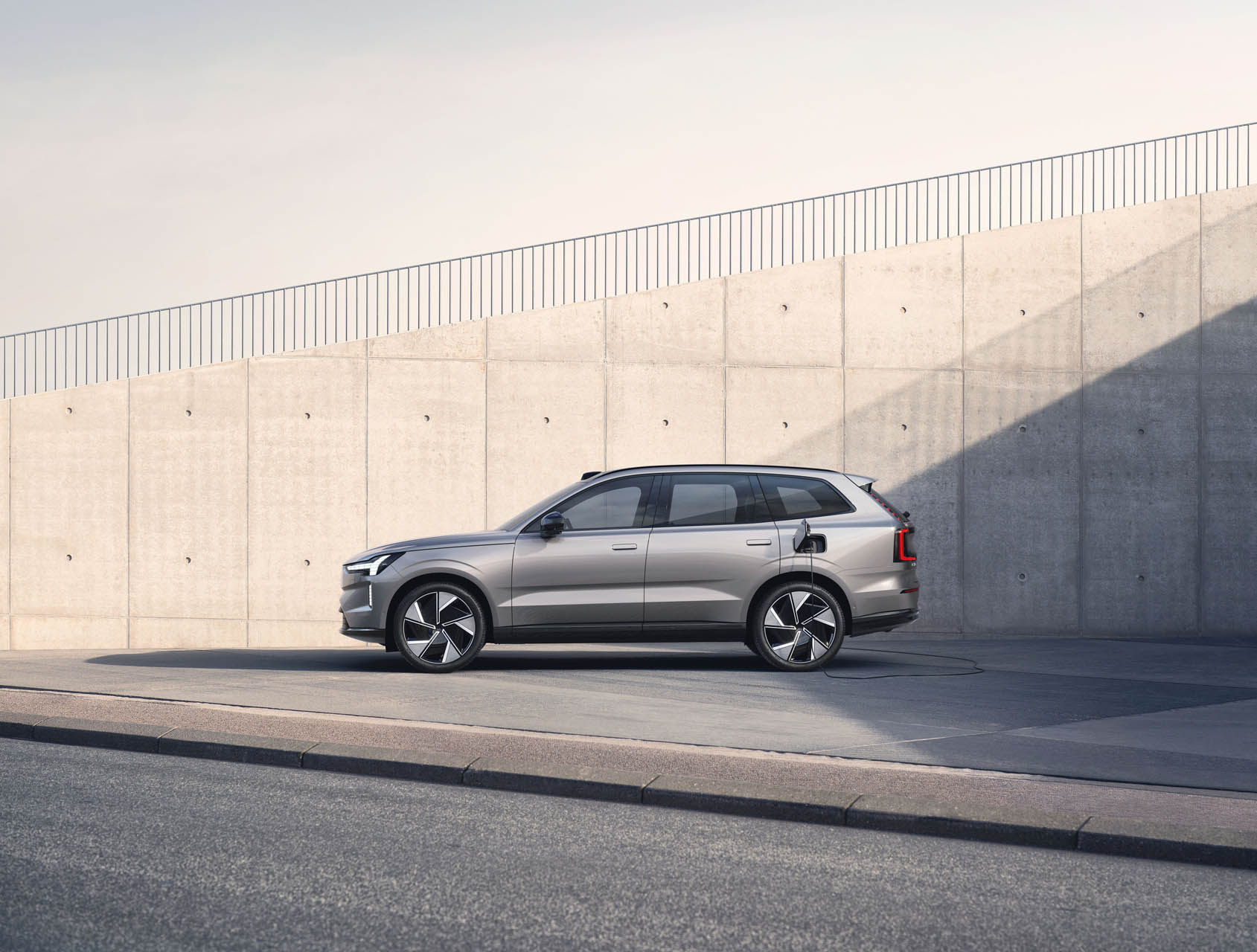 Volvo EX90 06