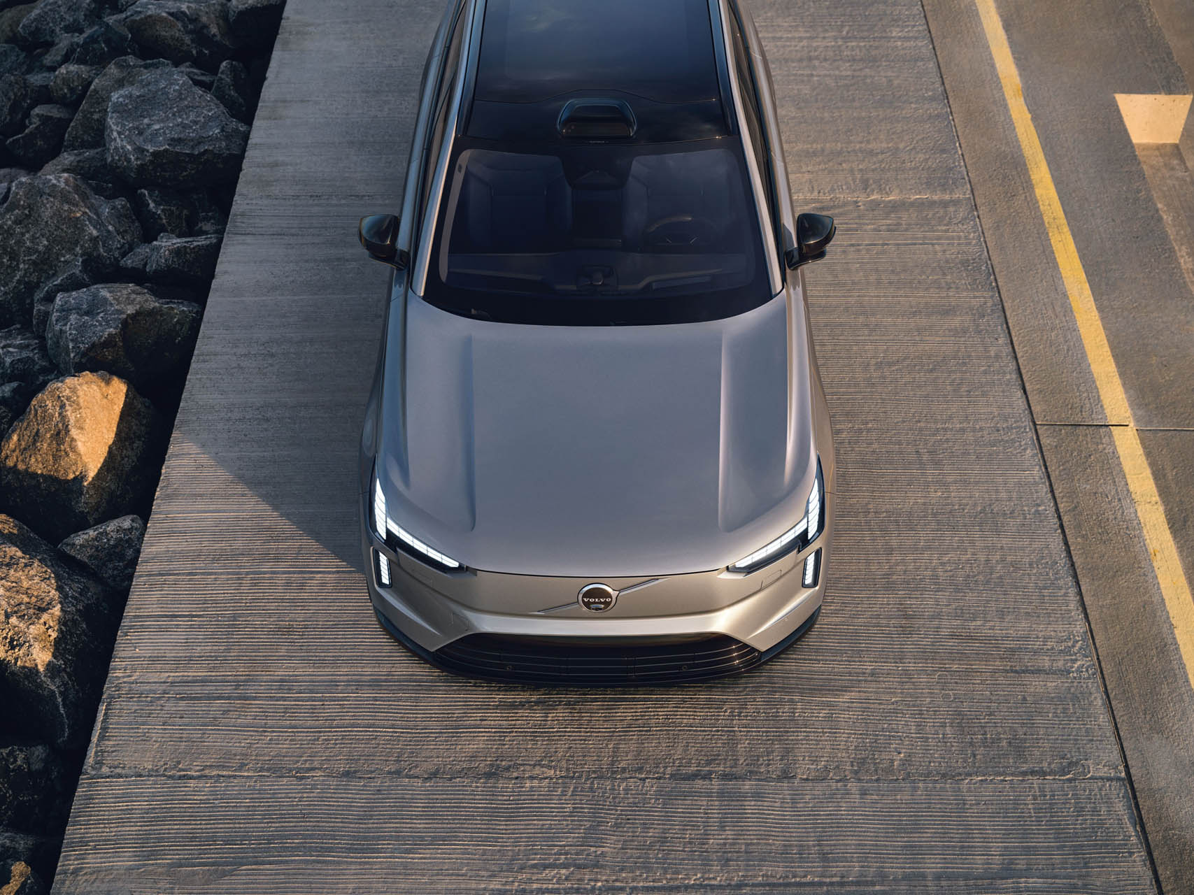 Volvo EX90 08
