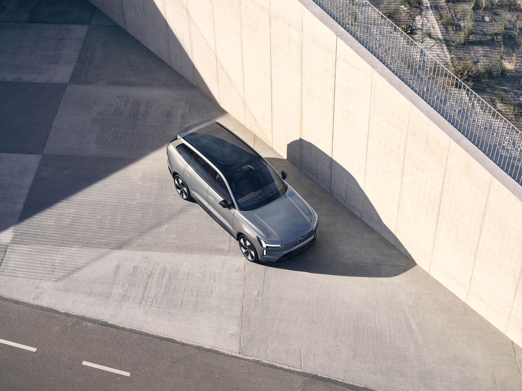 Volvo EX90 11