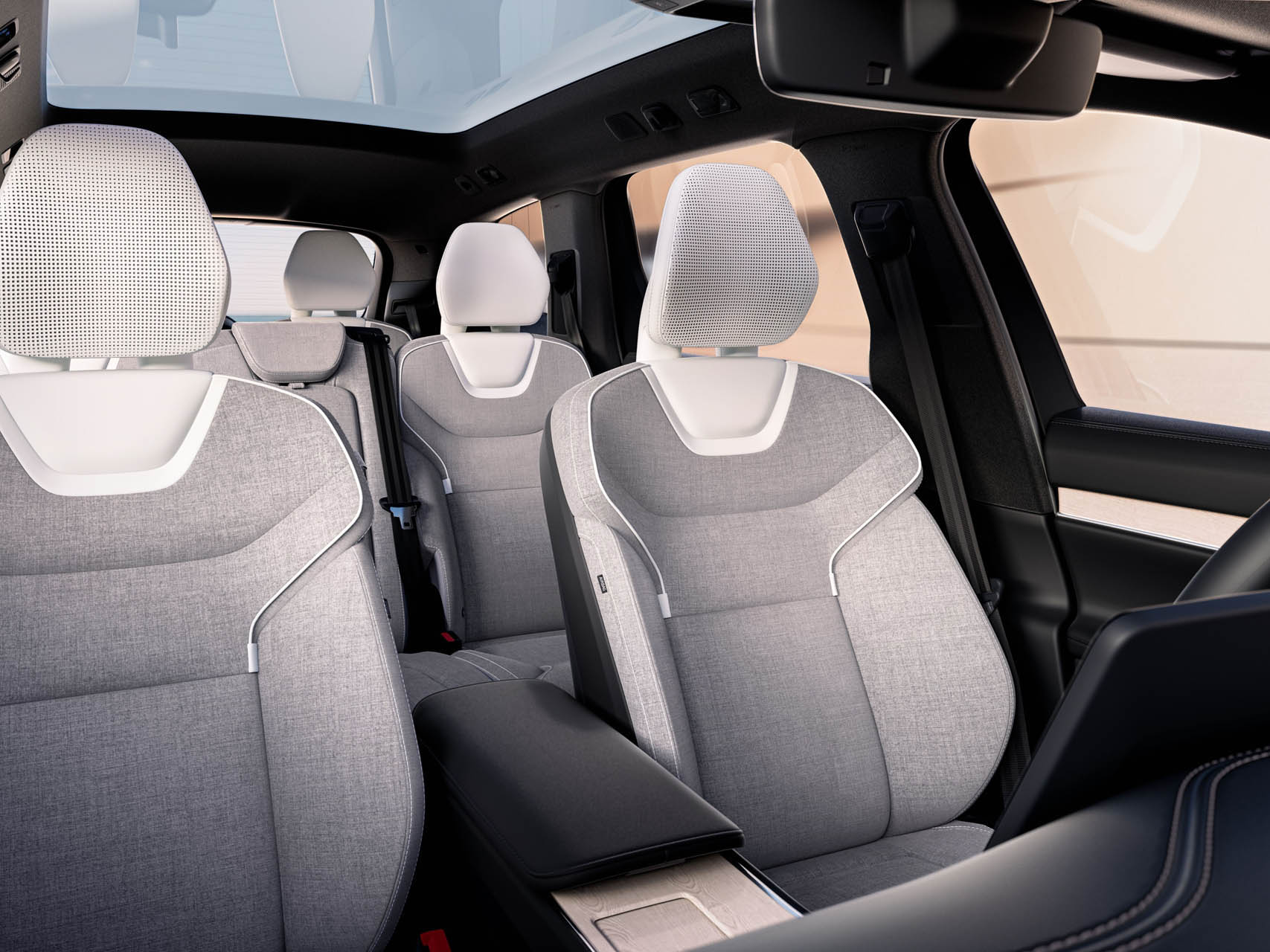 Volvo EX90 35