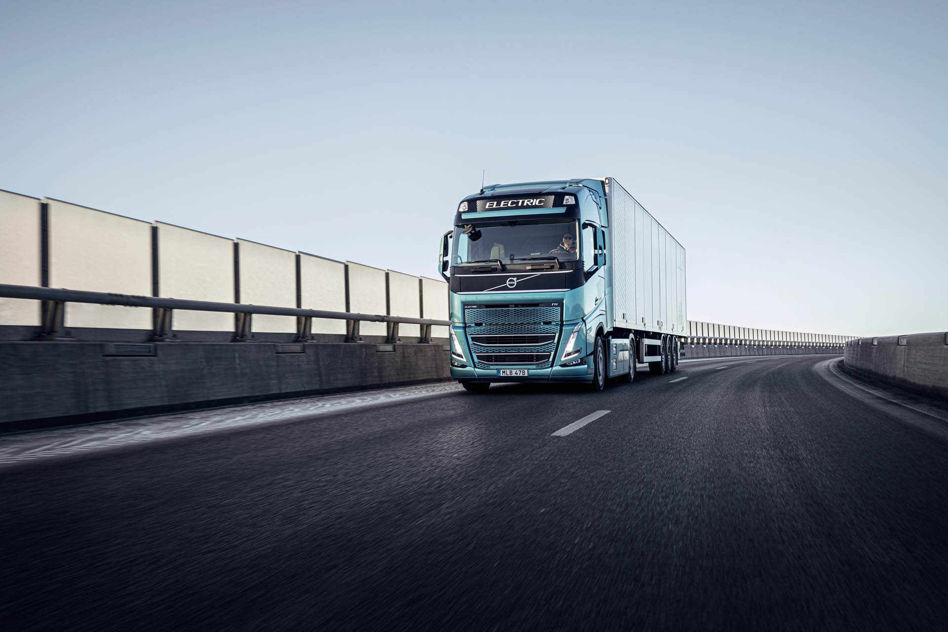 Volvo FH 30 eves 01