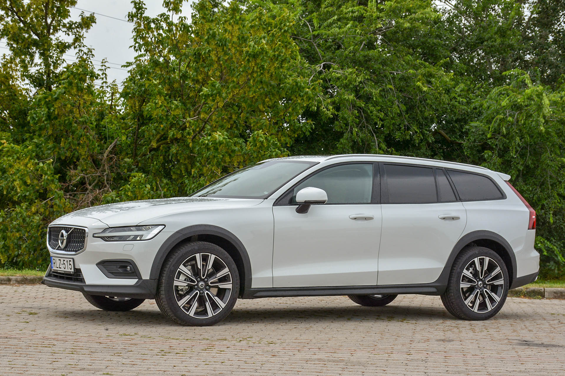 volvov60crosscountryd4awd07