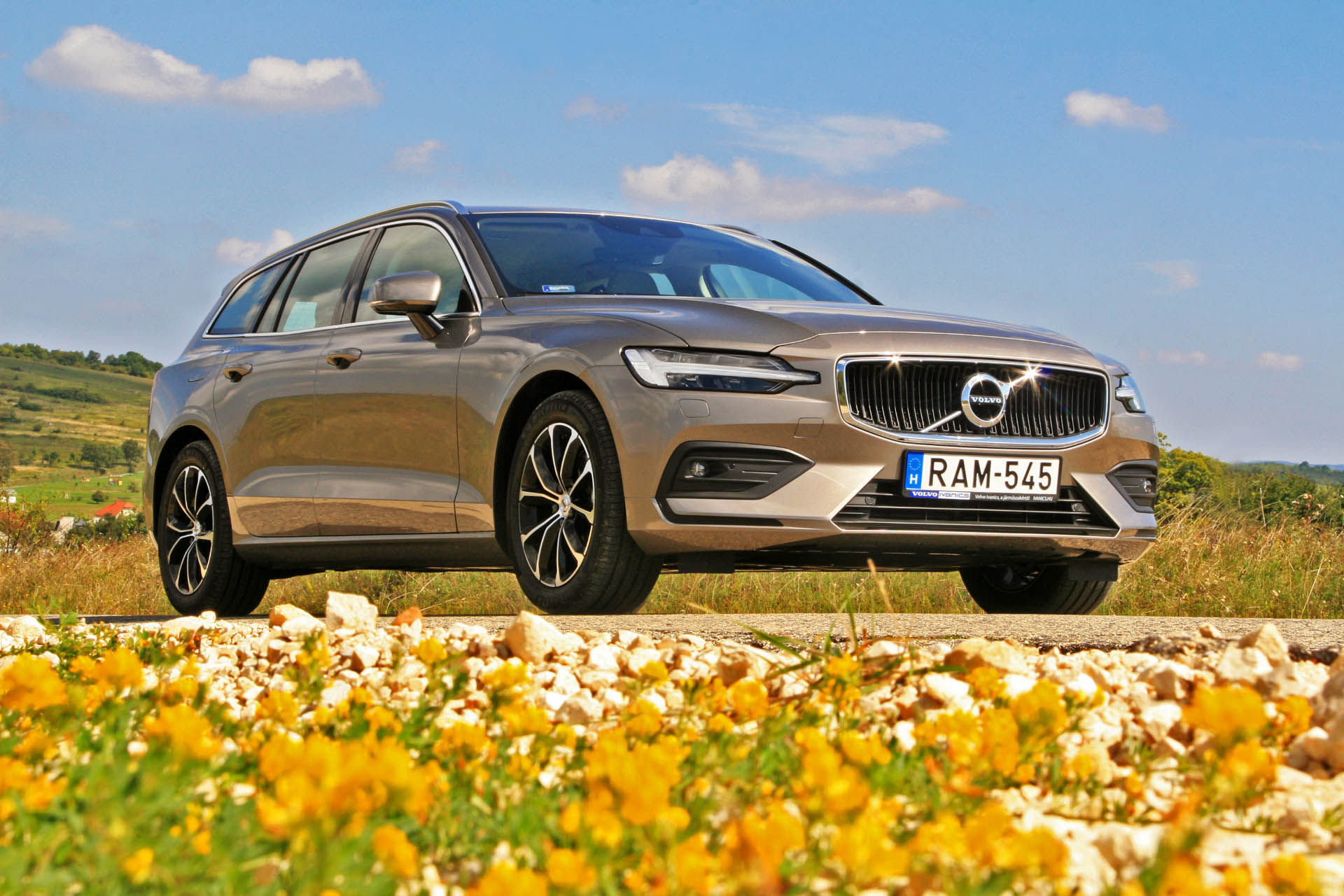 volvov60d4momentum2018
